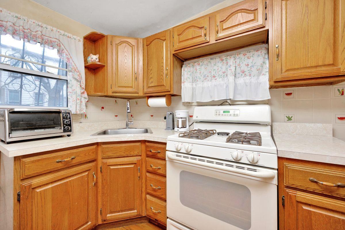 Single Family Chestnut  Brooklyn, NY 11208, MLS-846441-5