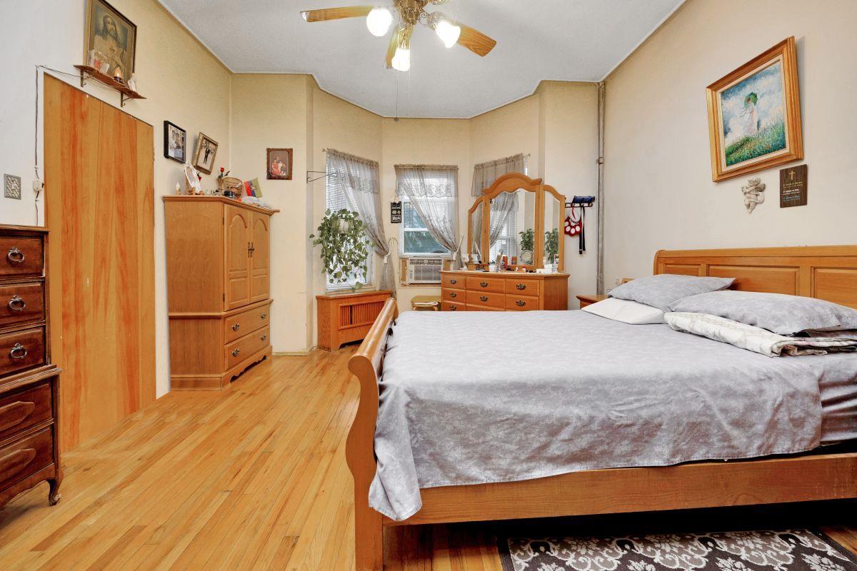 Single Family Chestnut  Brooklyn, NY 11208, MLS-846441-6