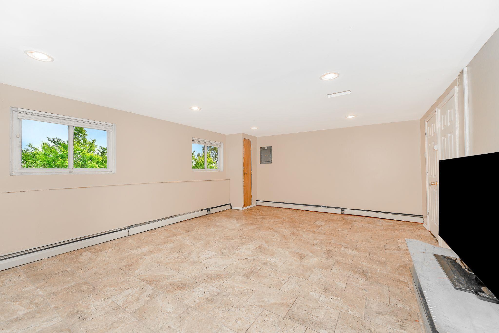 Single Family Briarwood  Suffolk County, NY 11798, MLS-846518-18