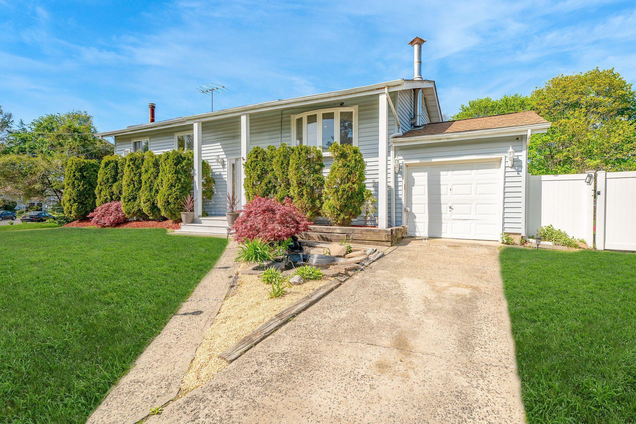 Single Family Briarwood  Suffolk County, NY 11798, MLS-846518-2