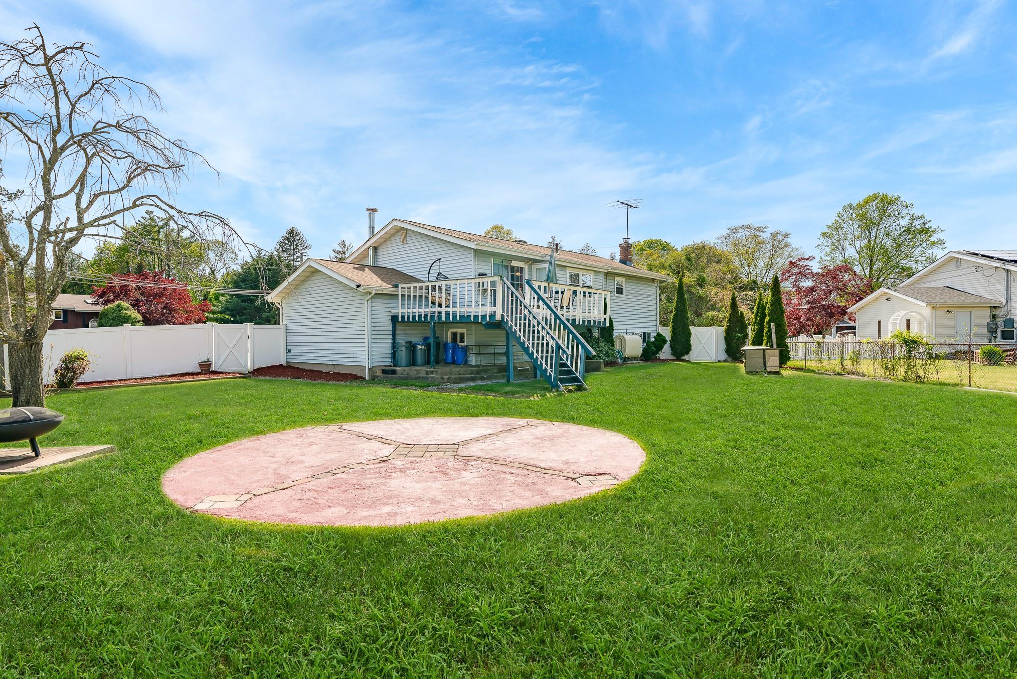 Single Family Briarwood  Suffolk County, NY 11798, MLS-846518-25