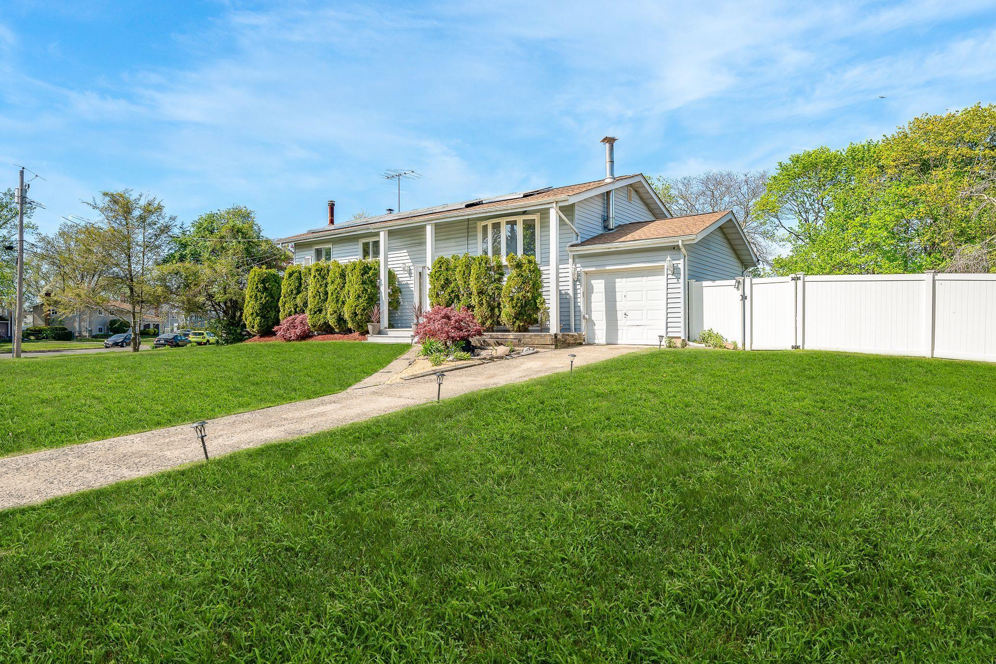 Single Family Briarwood  Suffolk County, NY 11798, MLS-846518-3