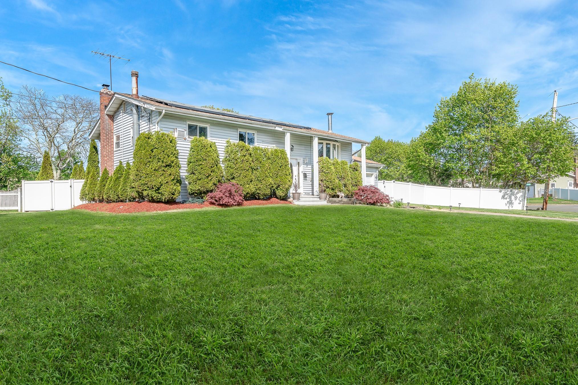 Single Family Briarwood  Suffolk County, NY 11798, MLS-846518-4