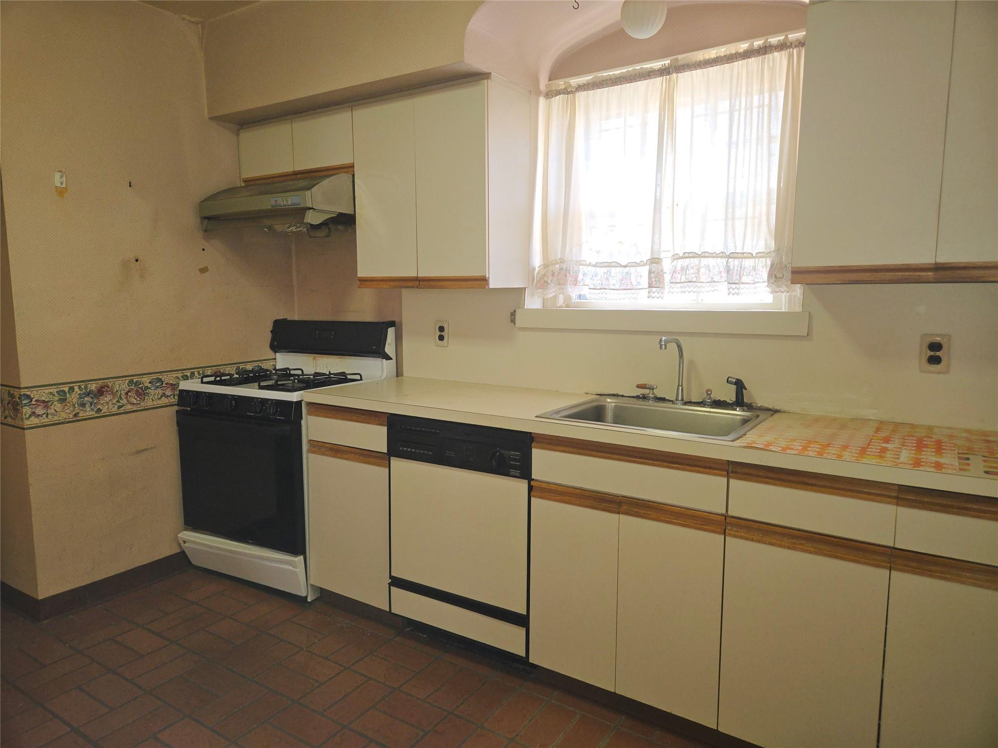 Single Family Grand Central  Queens, NY 11432, MLS-846566-16