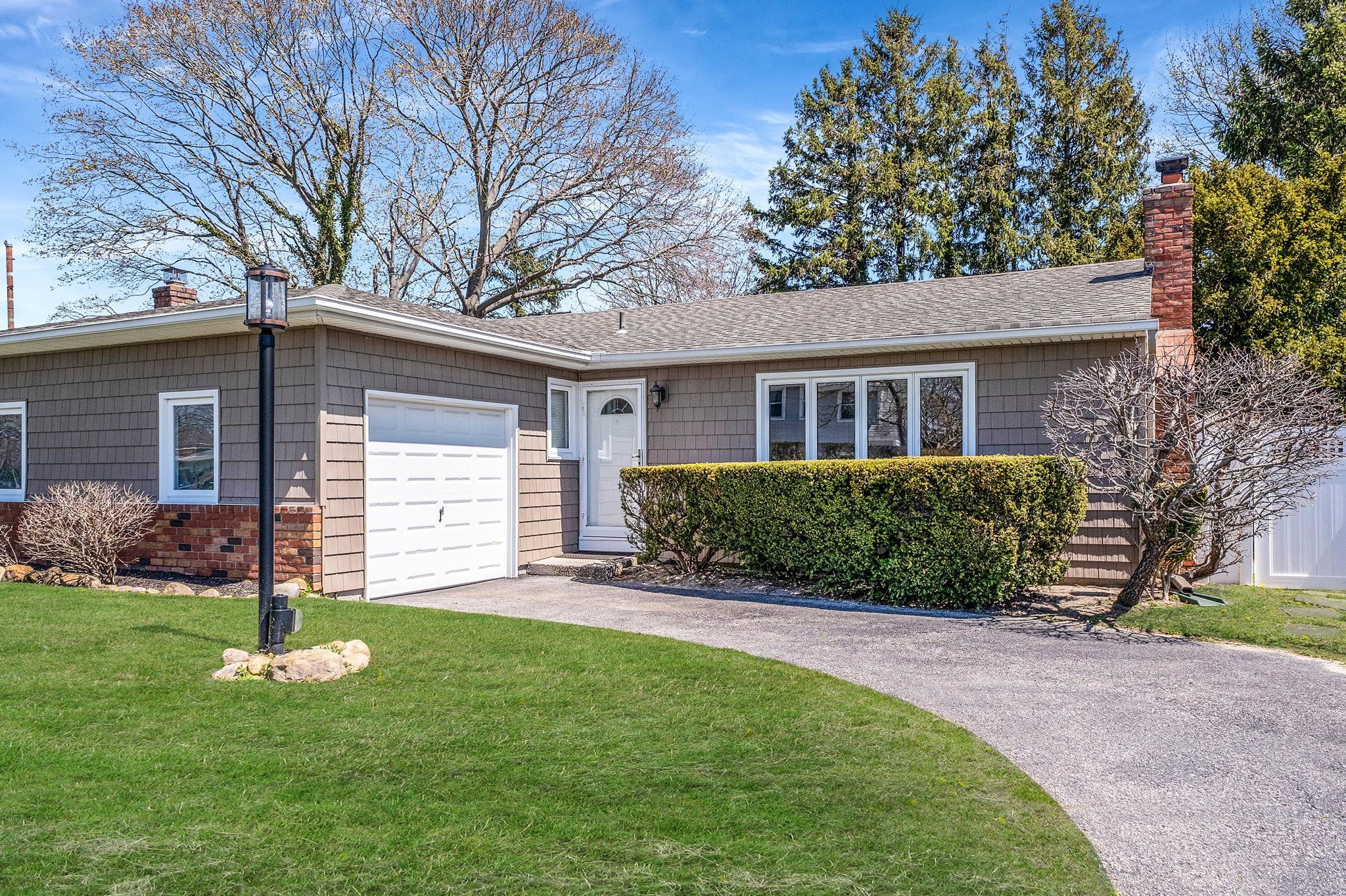 Single Family Idle Hour  Suffolk County, NY 11769, MLS-846608-2
