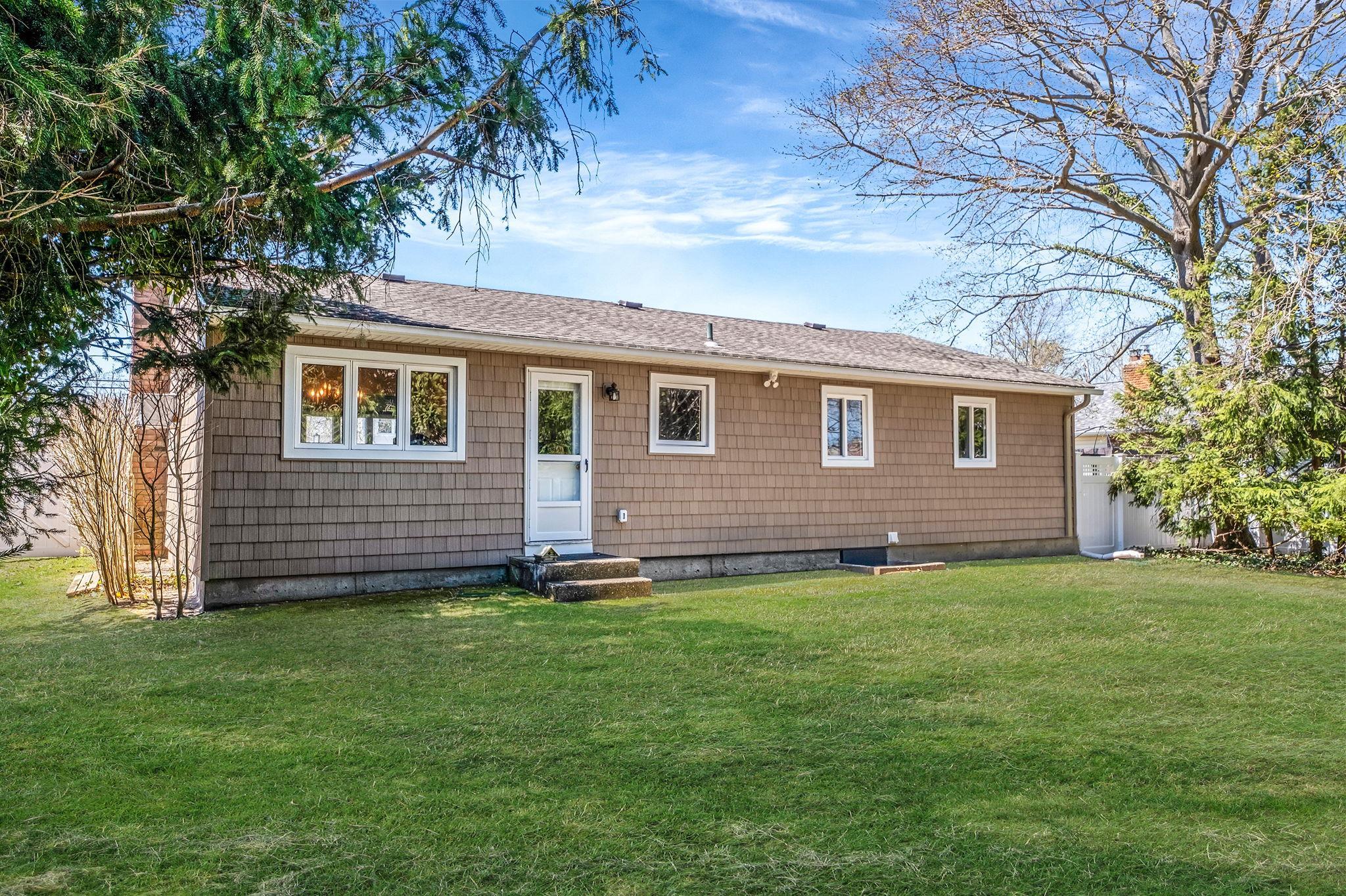 Single Family Idle Hour  Suffolk County, NY 11769, MLS-846608-21