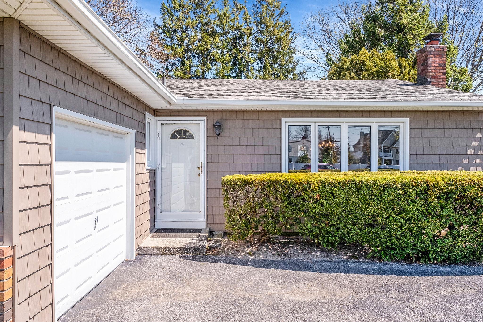 Single Family Idle Hour  Suffolk County, NY 11769, MLS-846608-3