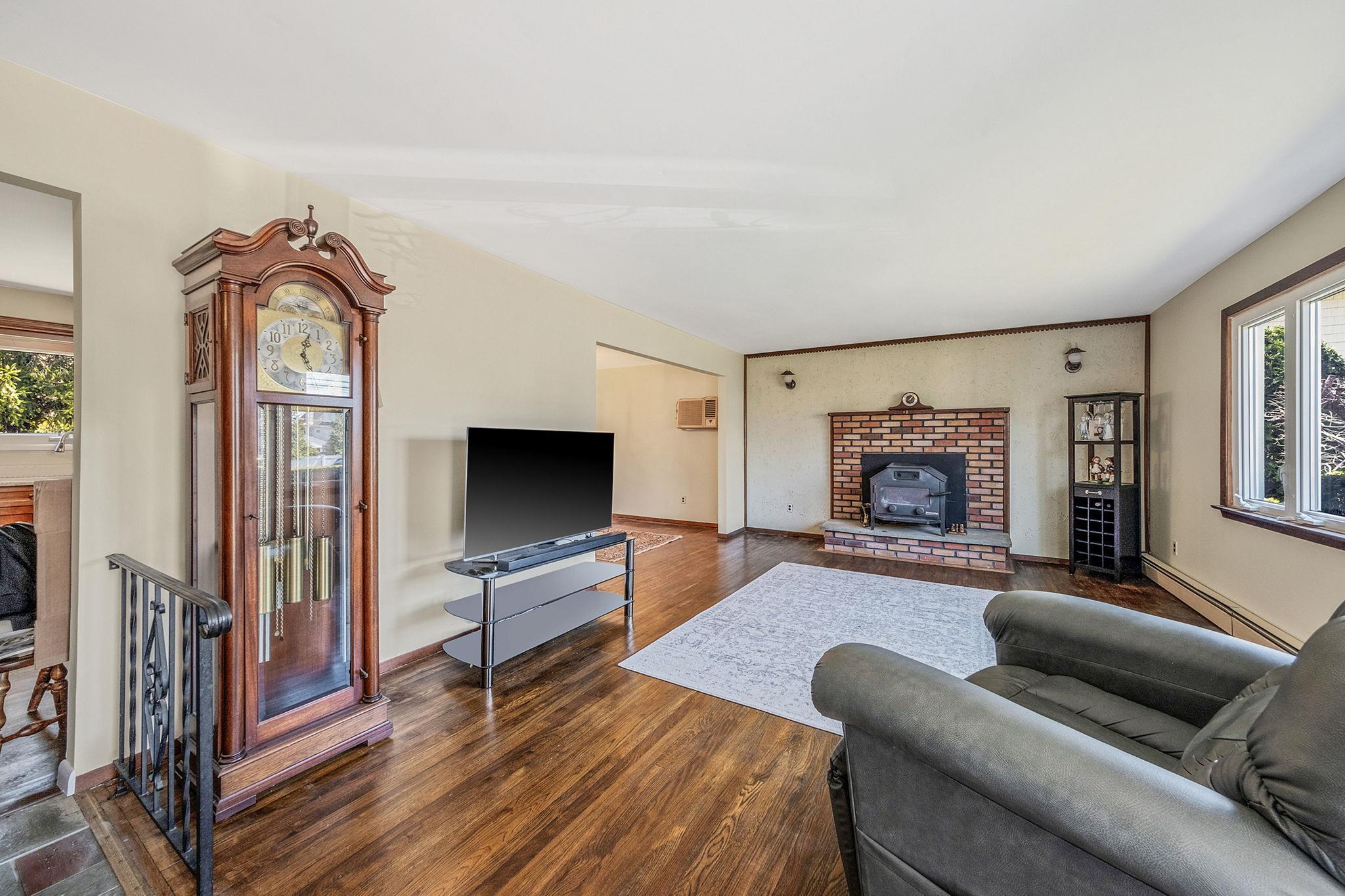 Single Family Idle Hour  Suffolk County, NY 11769, MLS-846608-4