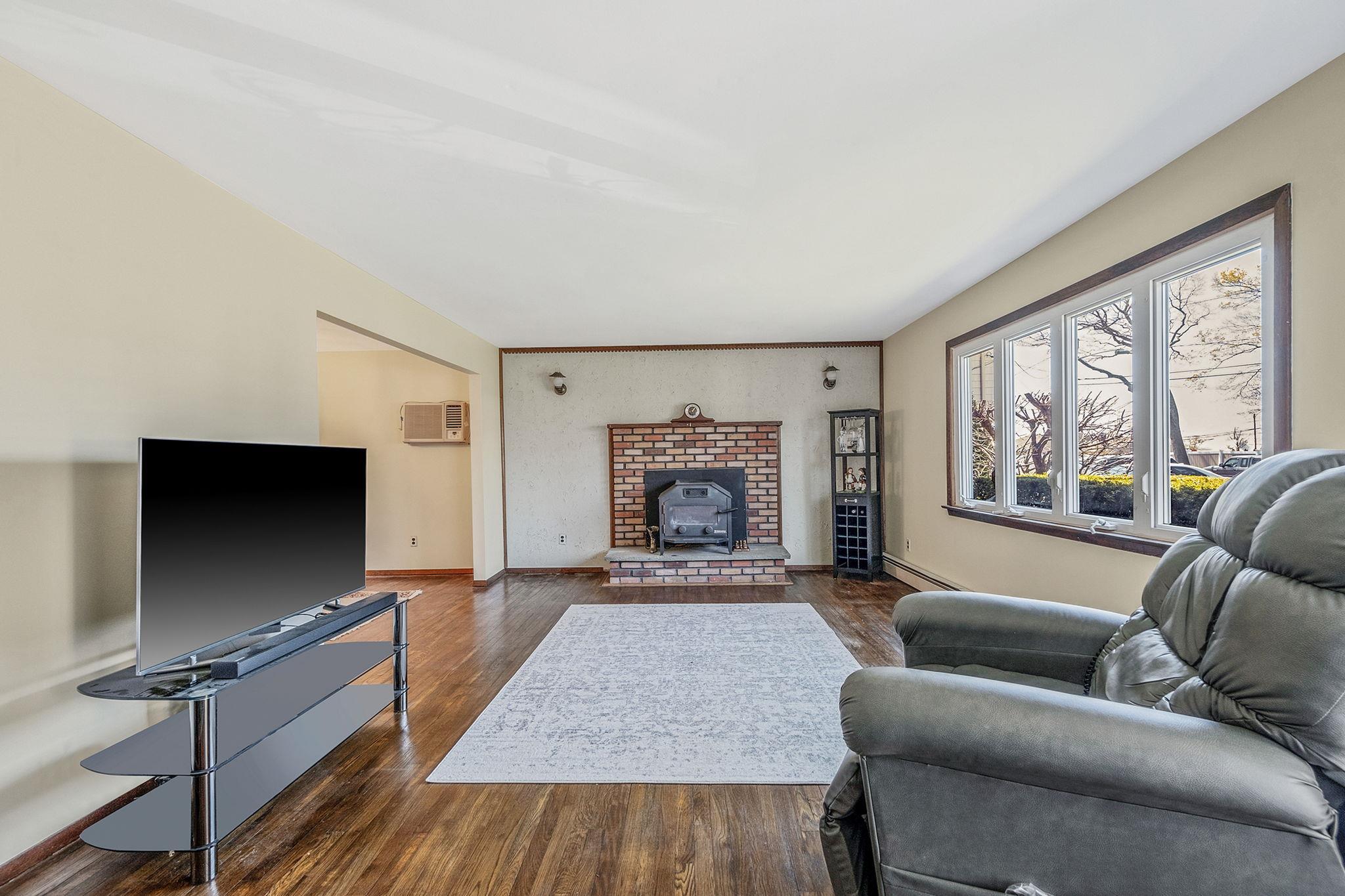 Single Family Idle Hour  Suffolk County, NY 11769, MLS-846608-5