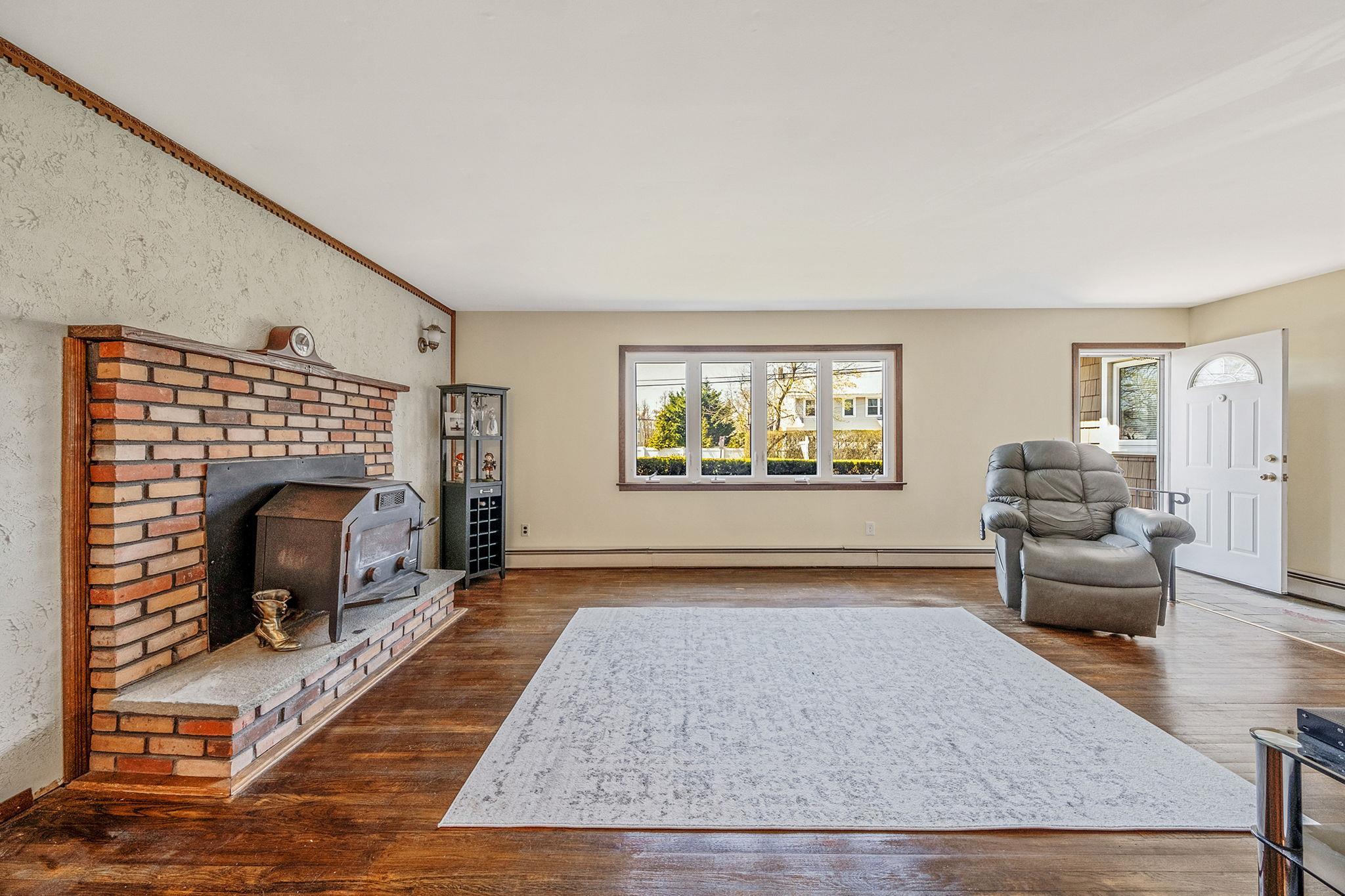 Single Family Idle Hour  Suffolk County, NY 11769, MLS-846608-6