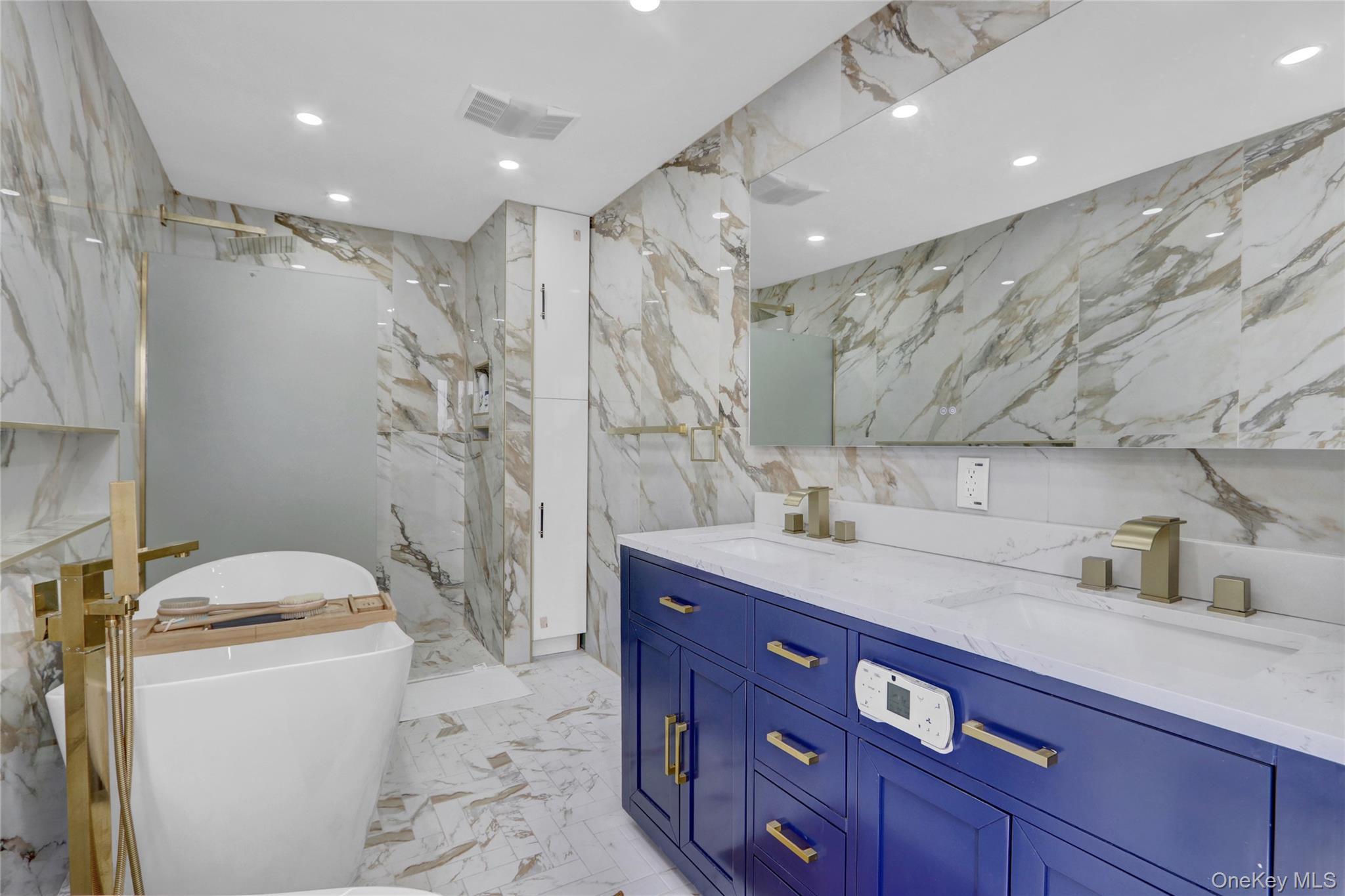 Single Family East Suffolk County, NY 11726, MLS-846641-21