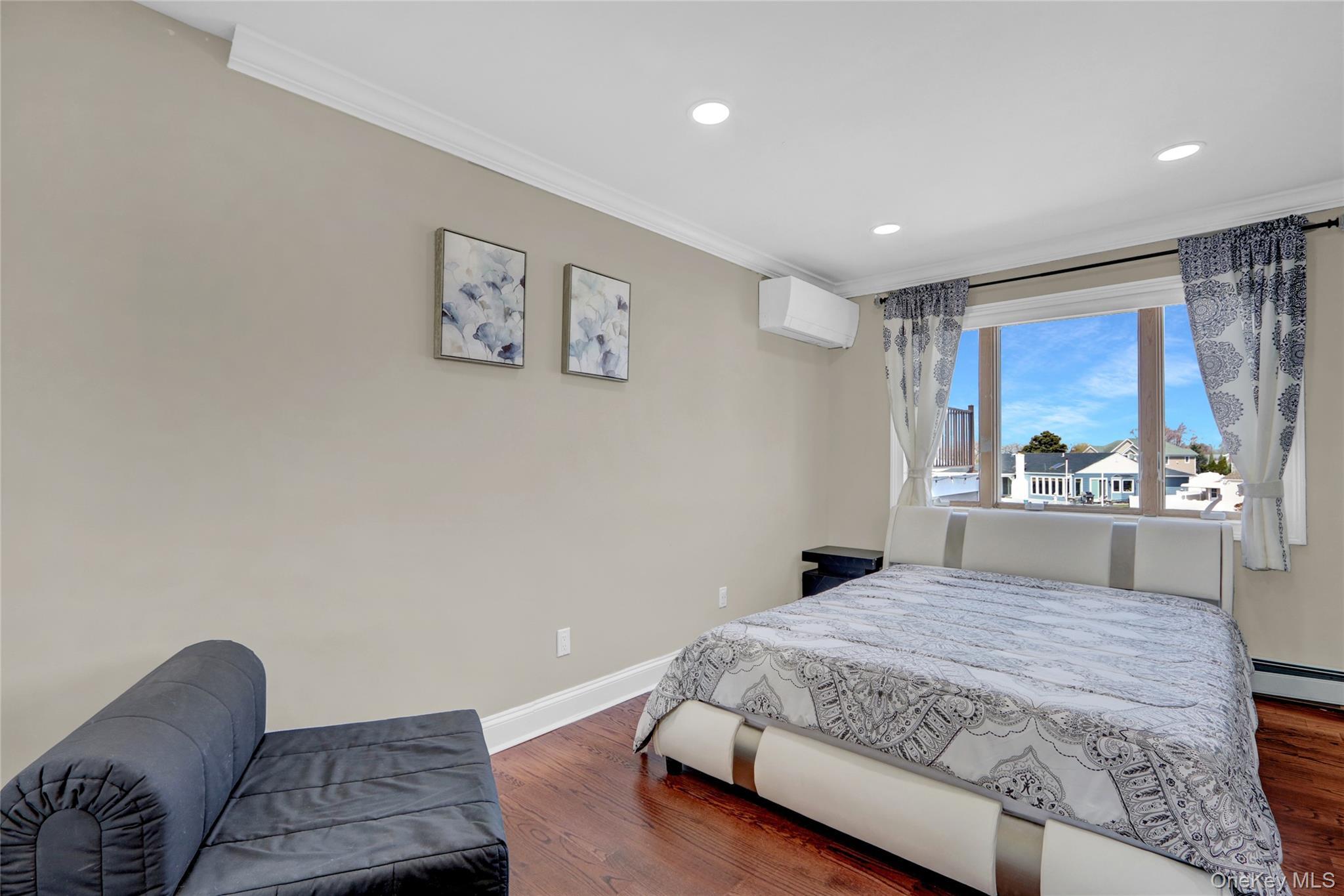 Single Family East Suffolk County, NY 11726, MLS-846641-25