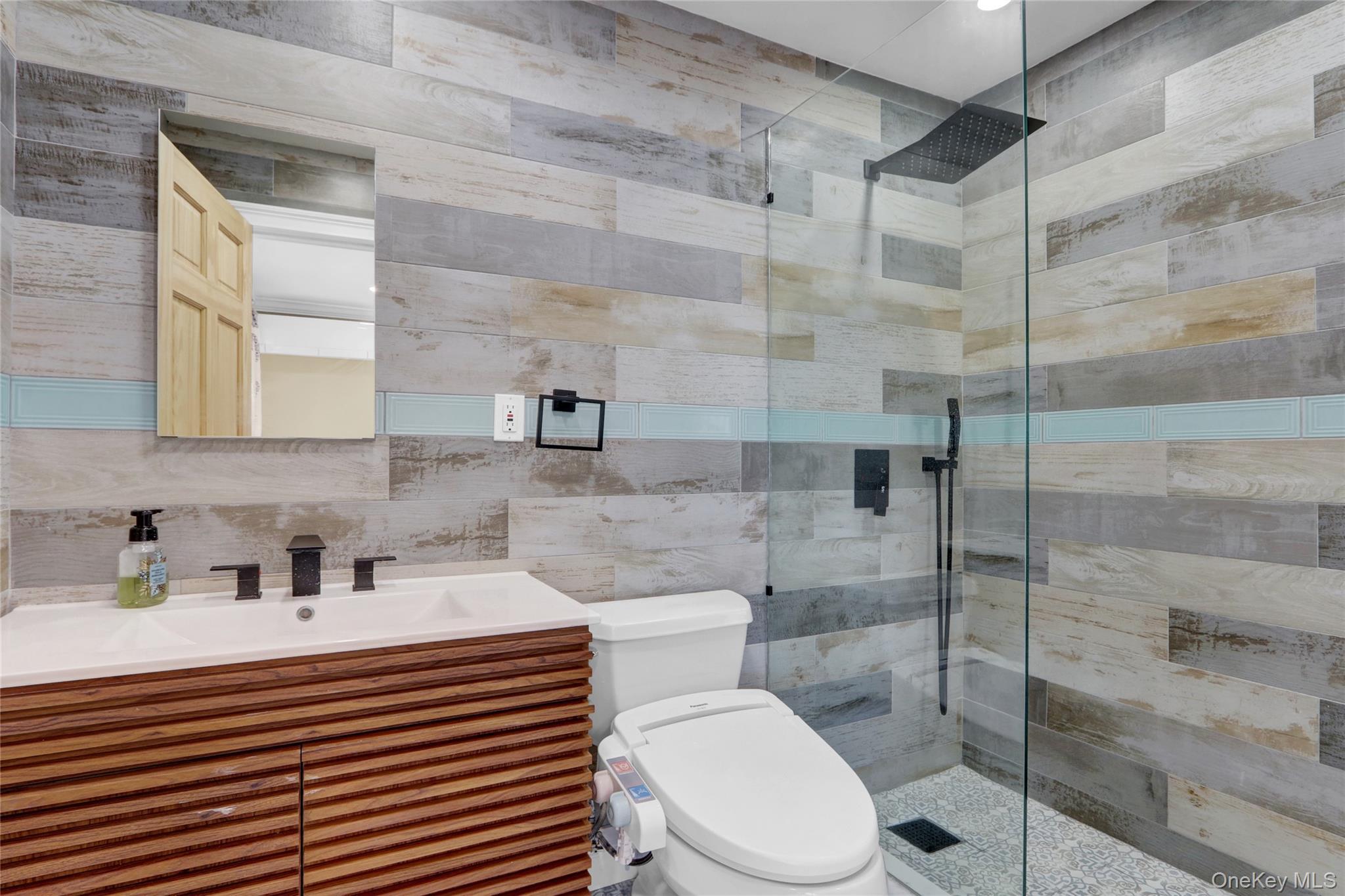 Single Family East Suffolk County, NY 11726, MLS-846641-26