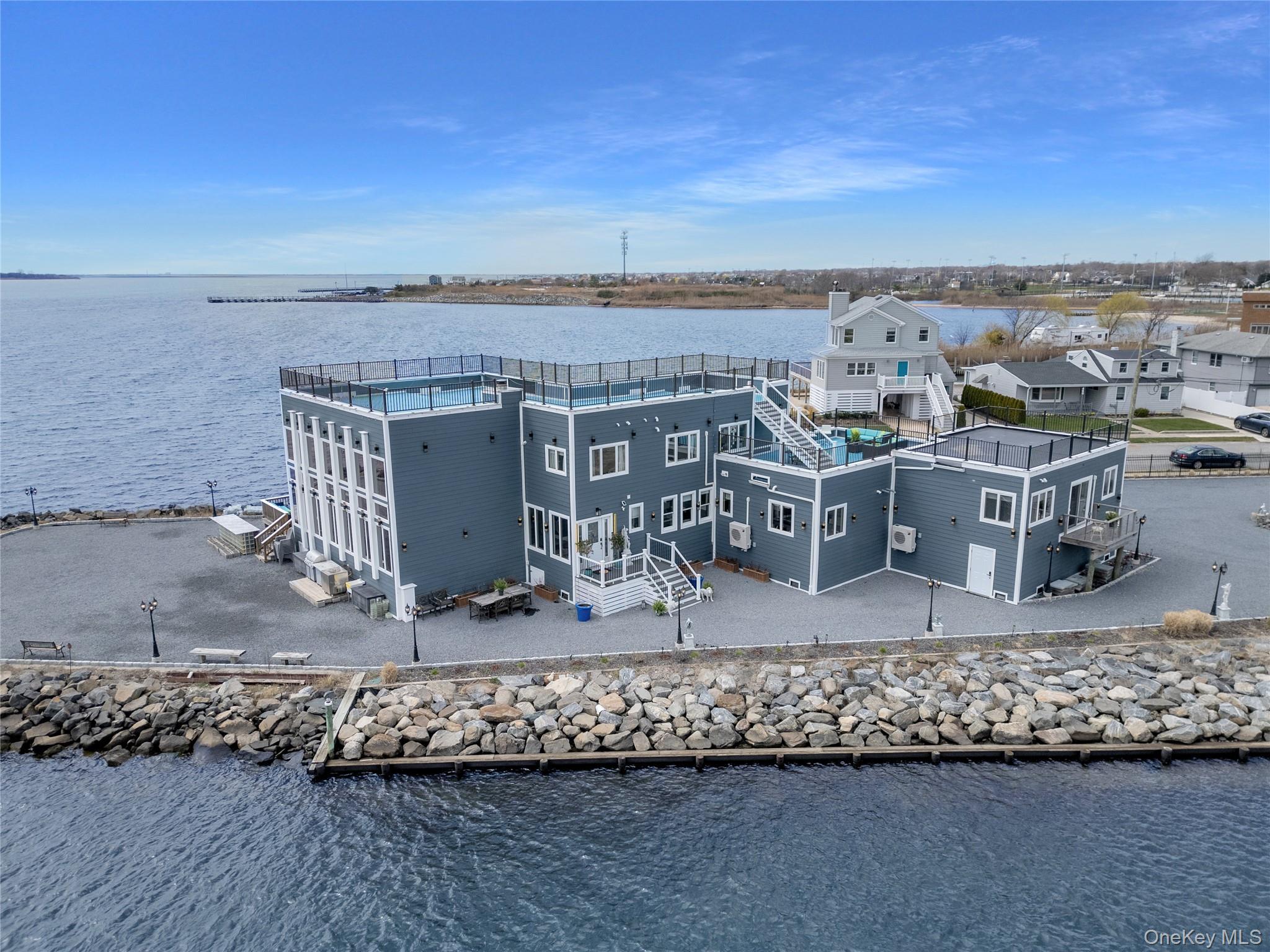 Single Family East Suffolk County, NY 11726, MLS-846641-31