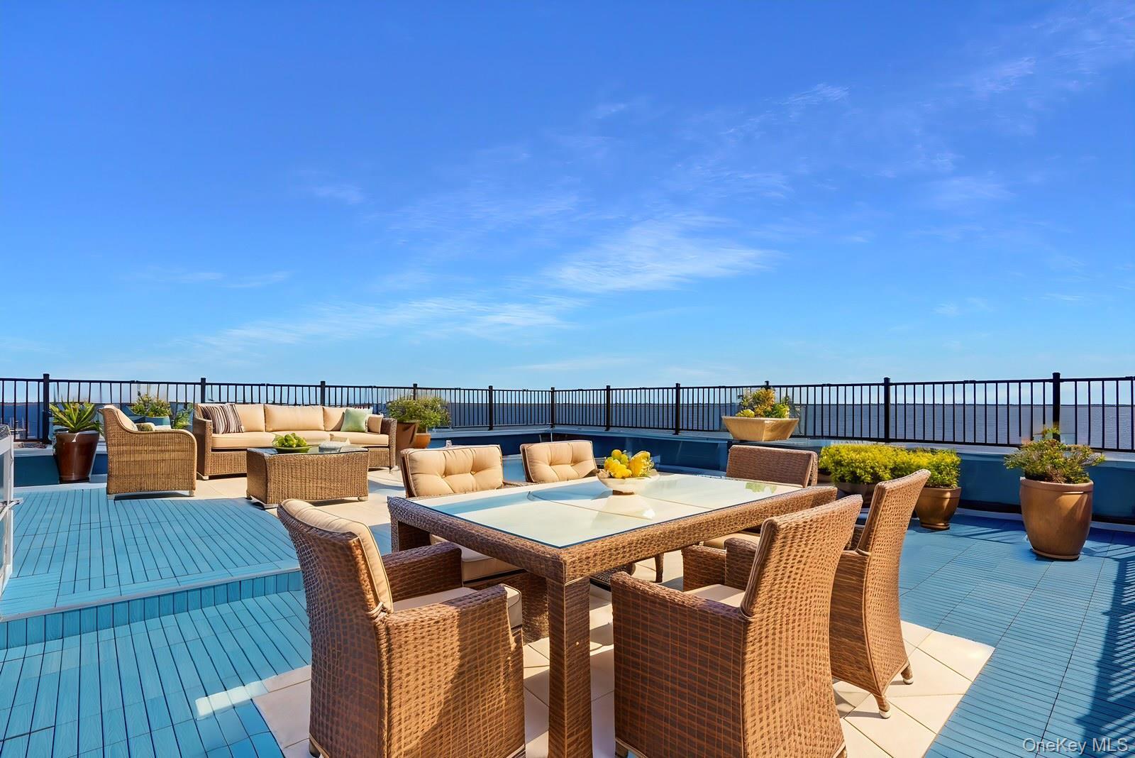 Single Family East Suffolk County, NY 11726, MLS-846641-35