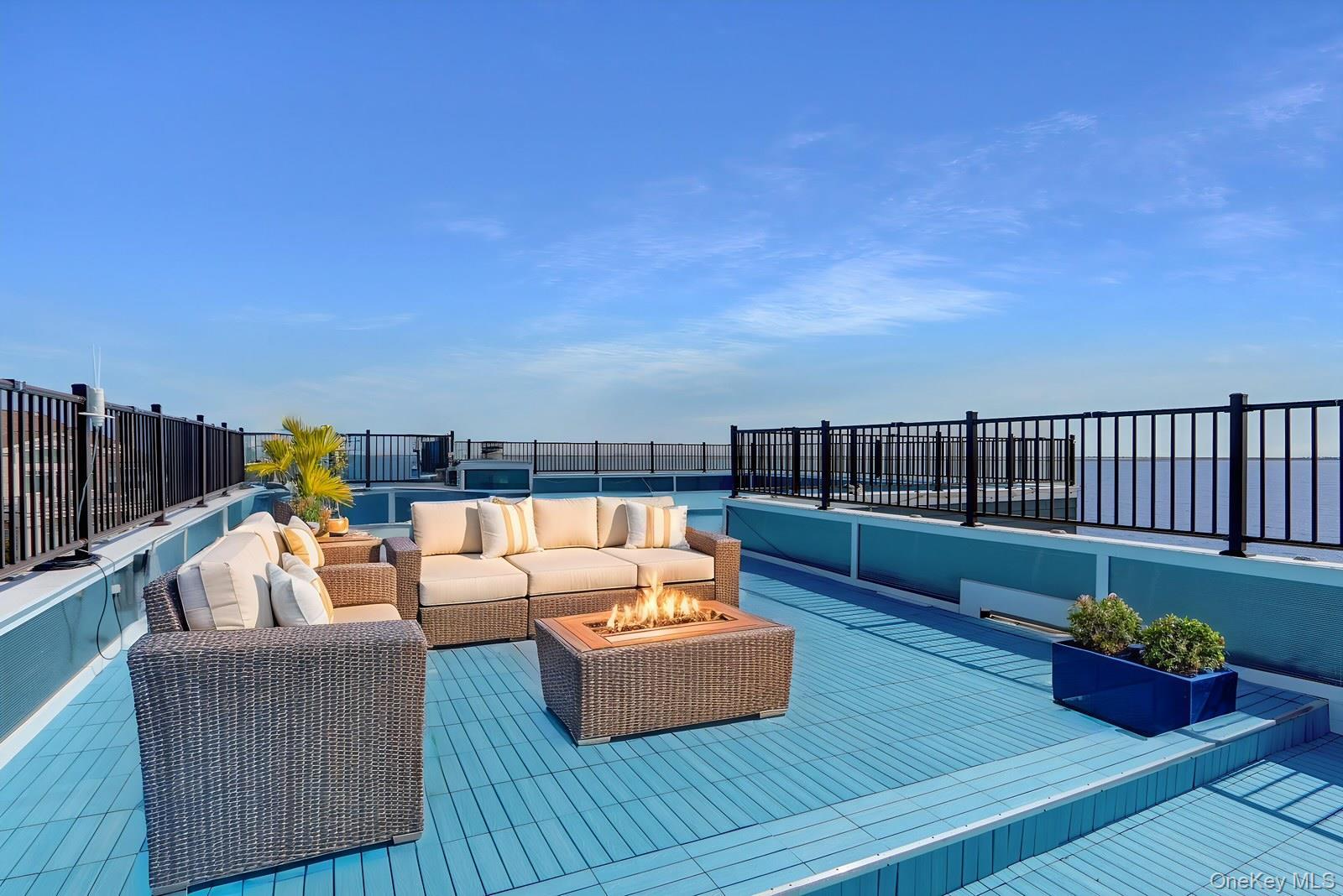 Single Family East Suffolk County, NY 11726, MLS-846641-36