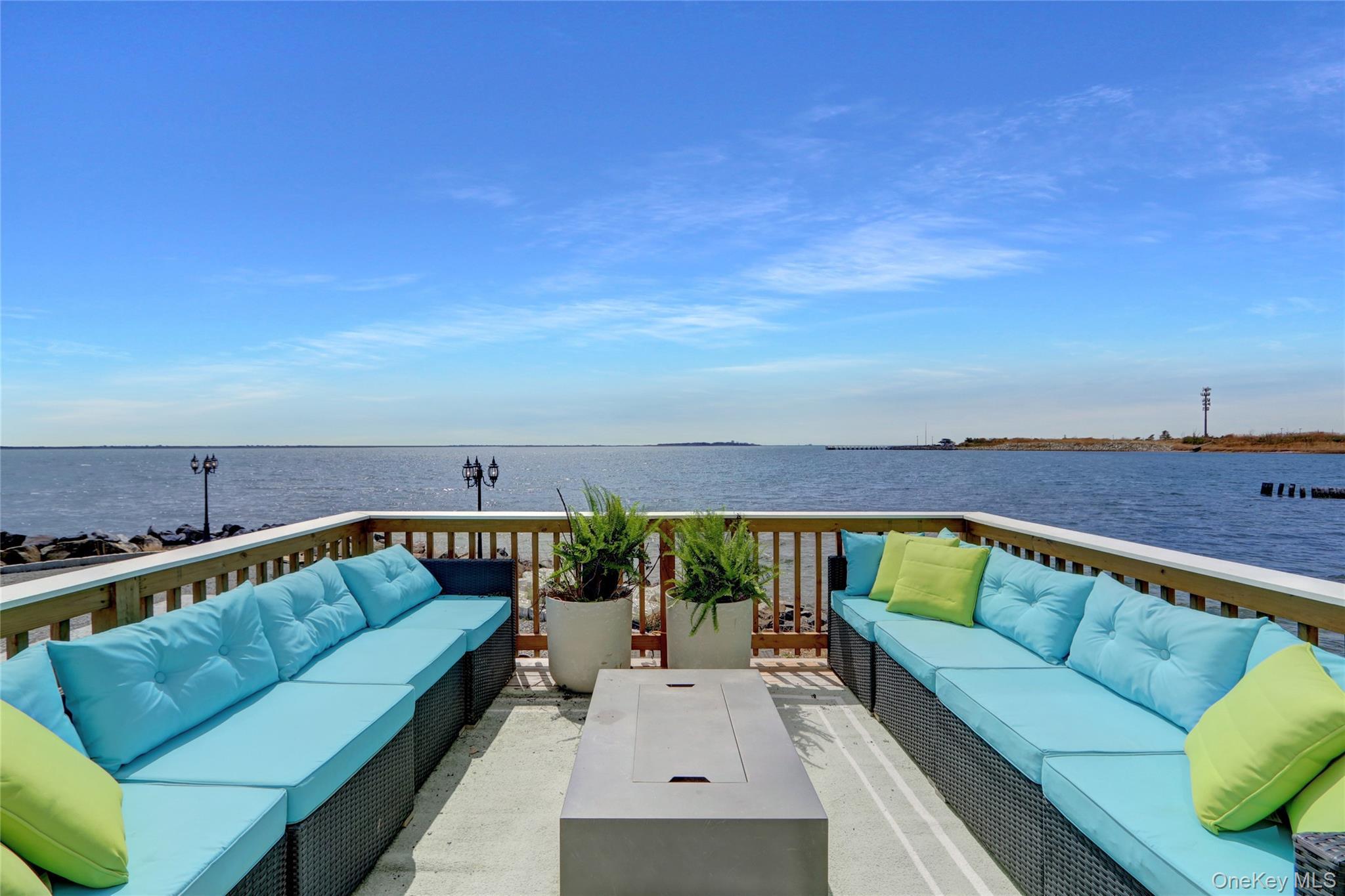 Single Family East Suffolk County, NY 11726, MLS-846641-37