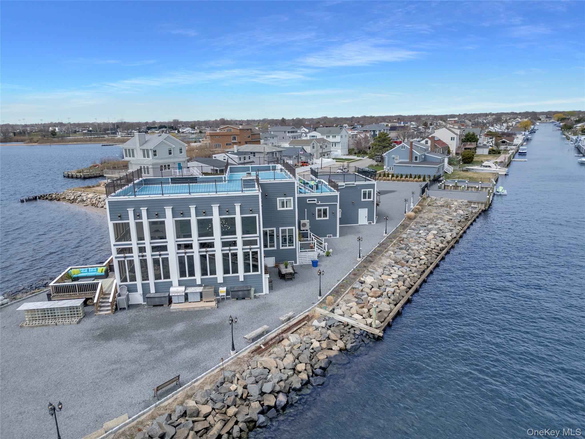 Single Family East Suffolk County, NY 11726, MLS-846641-40