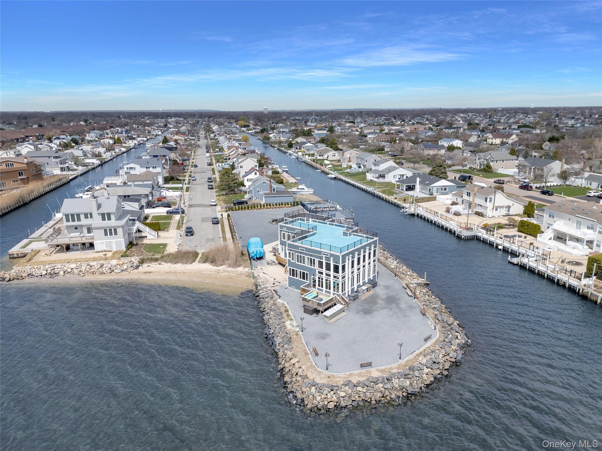 Single Family East Suffolk County, NY 11726, MLS-846641-41