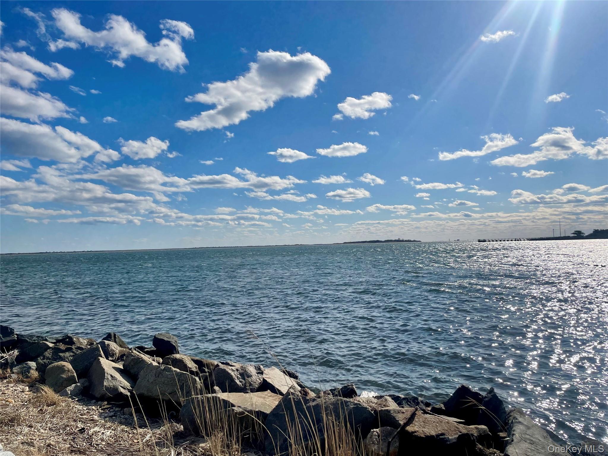 Single Family East Suffolk County, NY 11726, MLS-846641-43