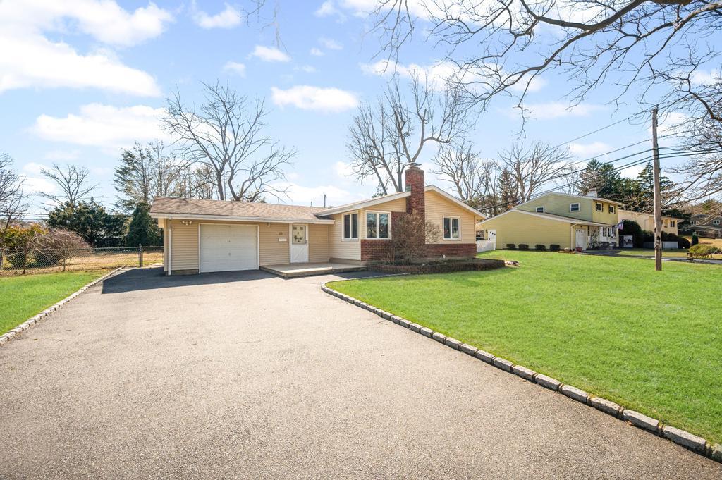 Single Family Pine Hill  Suffolk County, NY 11746, MLS-846674-3