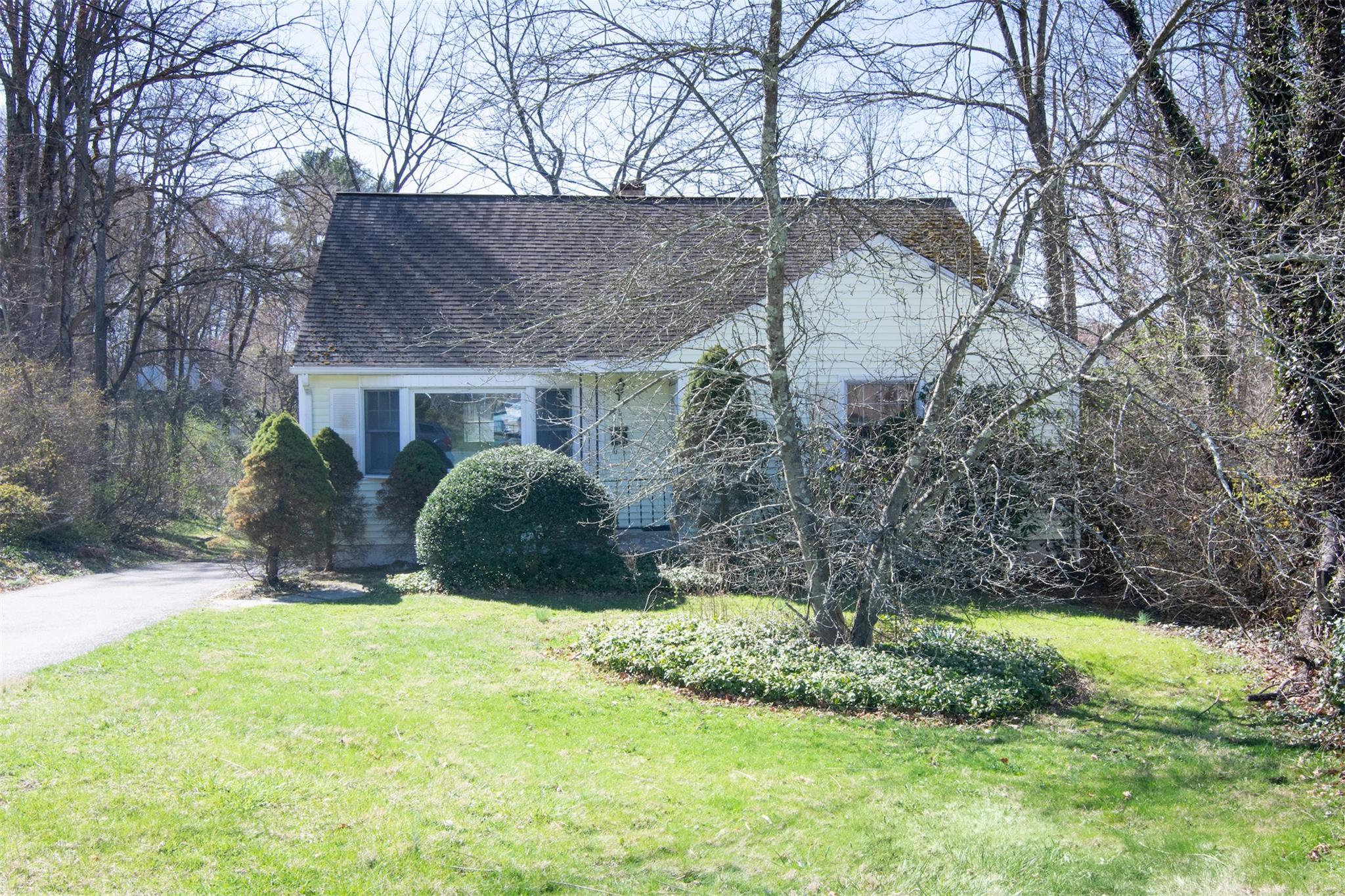 Single Family Amawalk Court  Westchester County, NY 10562, MLS-846681-2
