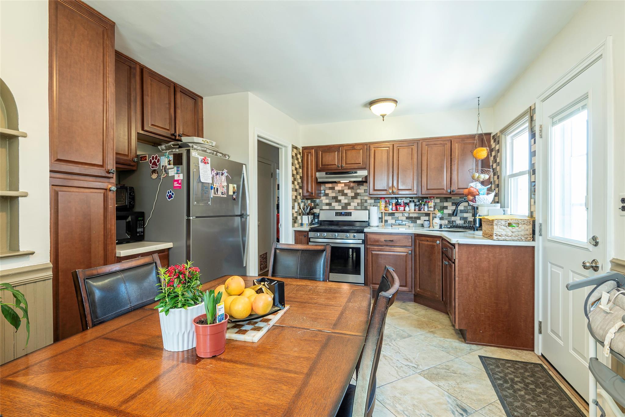 Single Family 87  Queens, NY 11426, MLS-846767-5