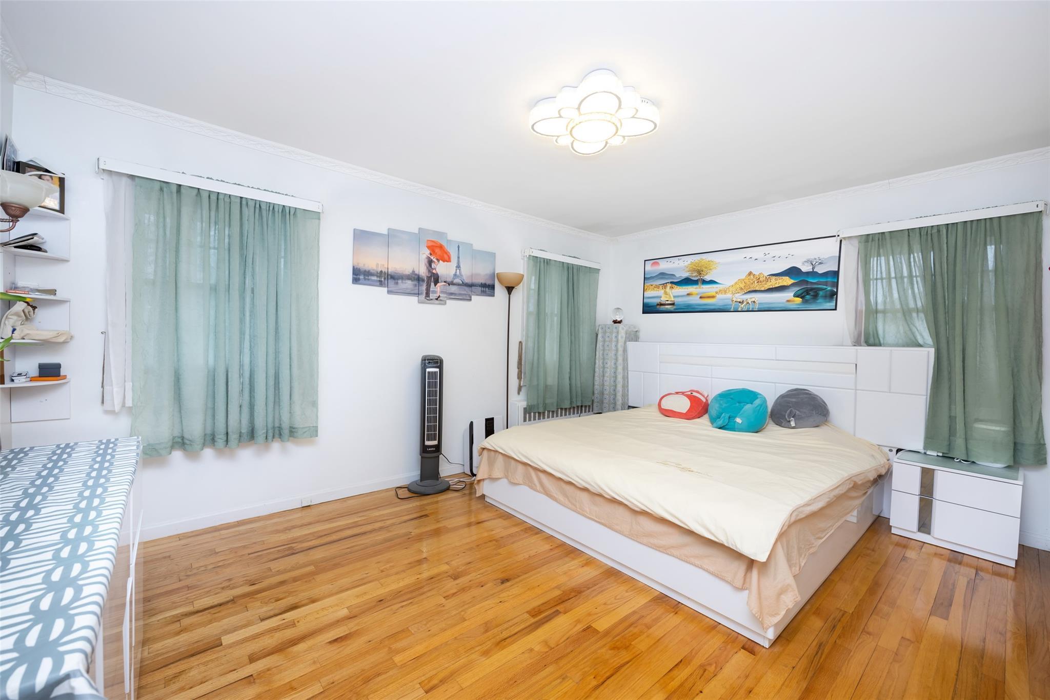Single Family Gates  Nassau County, NY 11803, MLS-846768-12