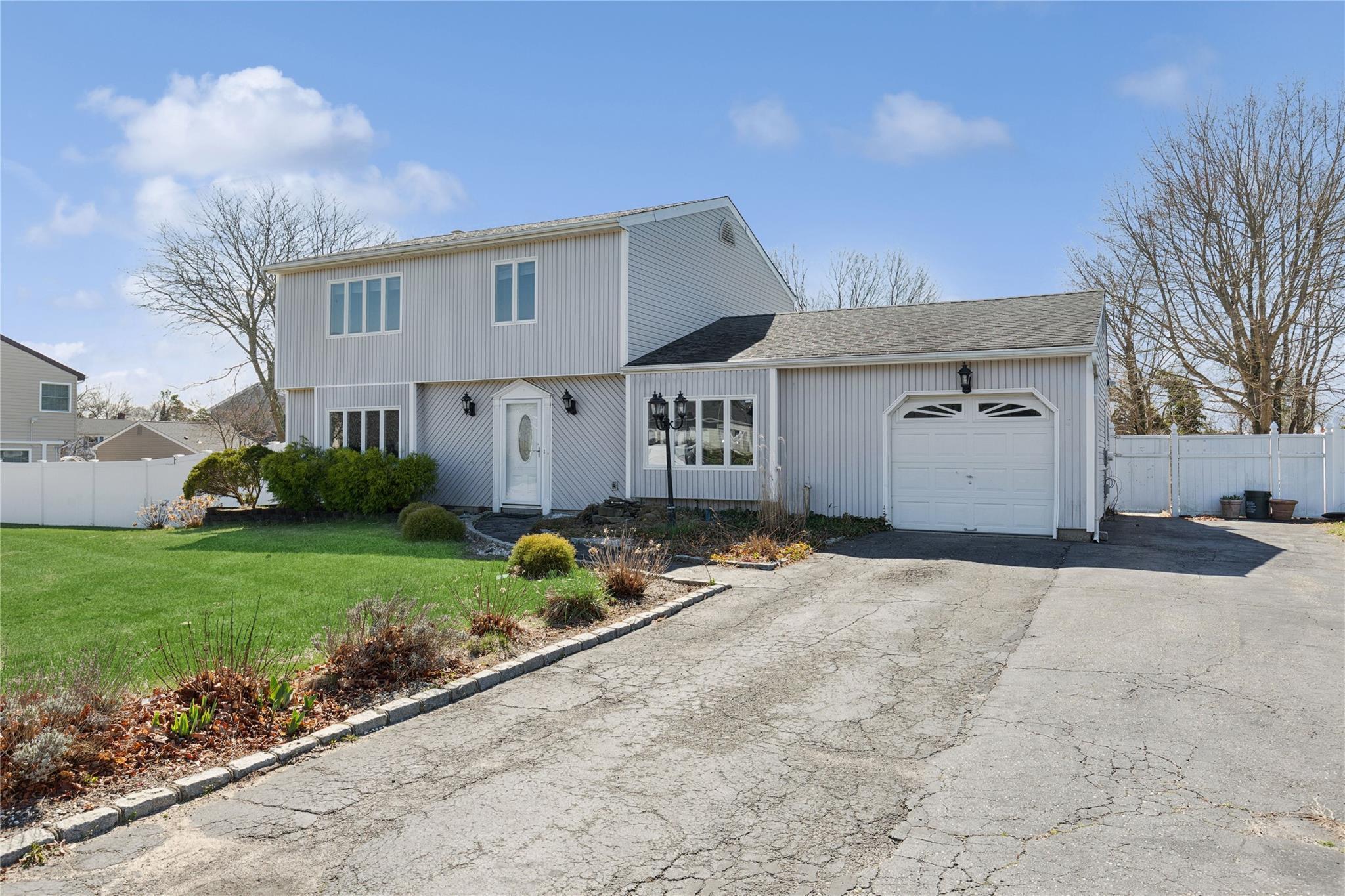 Single Family Sprat  Suffolk County, NY 11763, MLS-846812-31