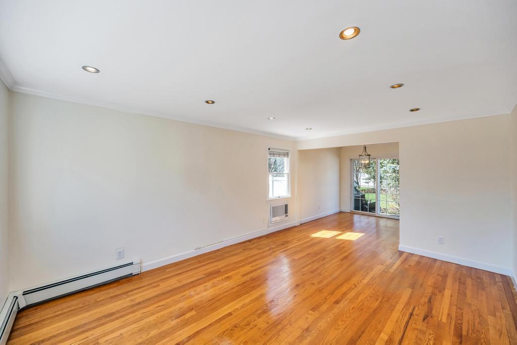 Single Family Spruce  Nassau County, NY 11801, MLS-846926-8