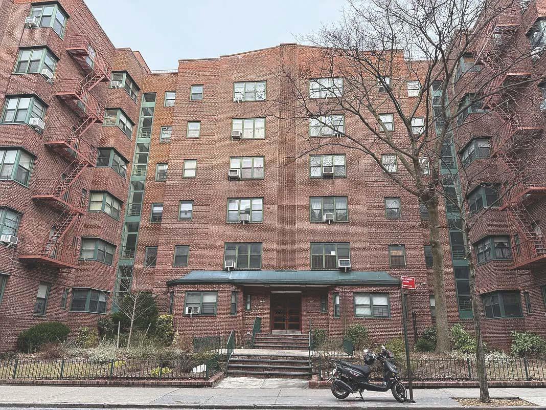 Coop in New York - 78th  Queens, NY 11372