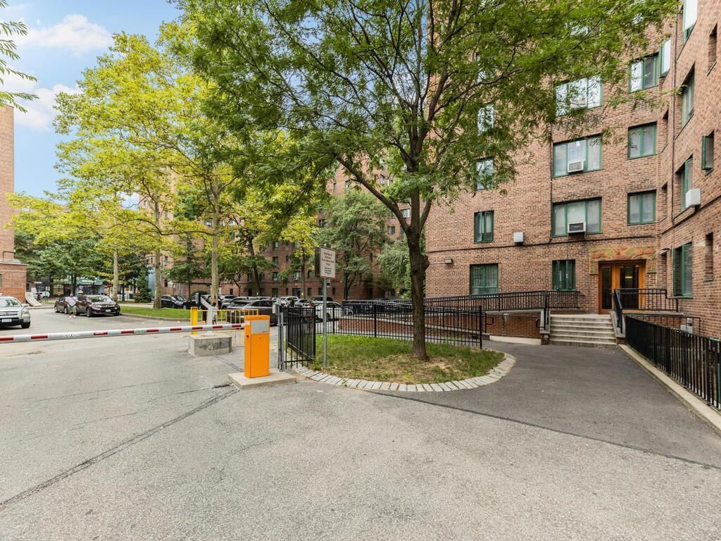 Condo Metropolitan  Bronx, NY 10462, MLS-847151-12