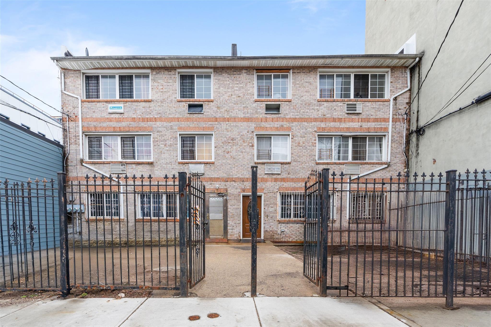 Single Family Dumont  Brooklyn, NY 11207, MLS-847179-3