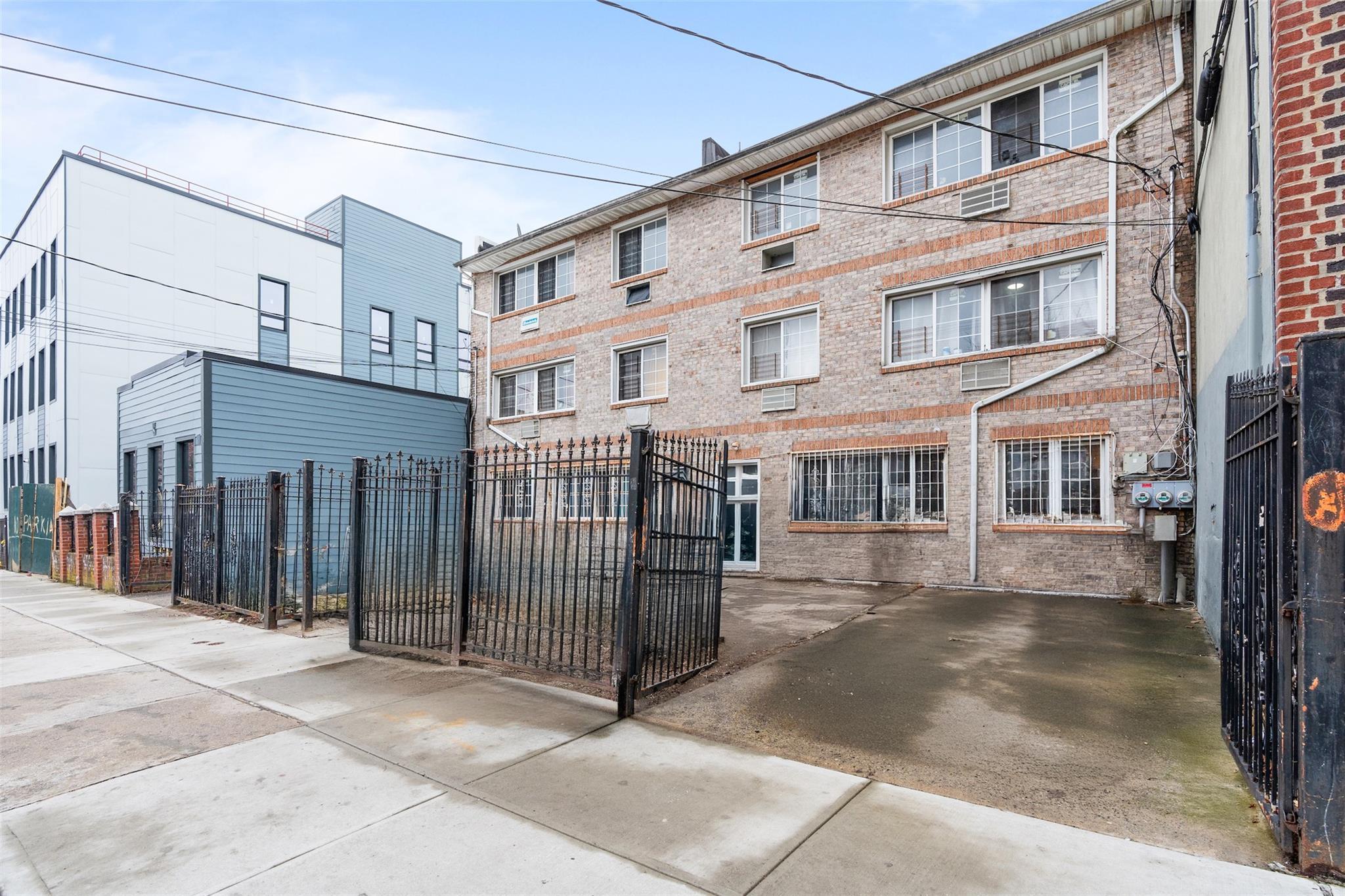 Single Family Dumont  Brooklyn, NY 11207, MLS-847179-5
