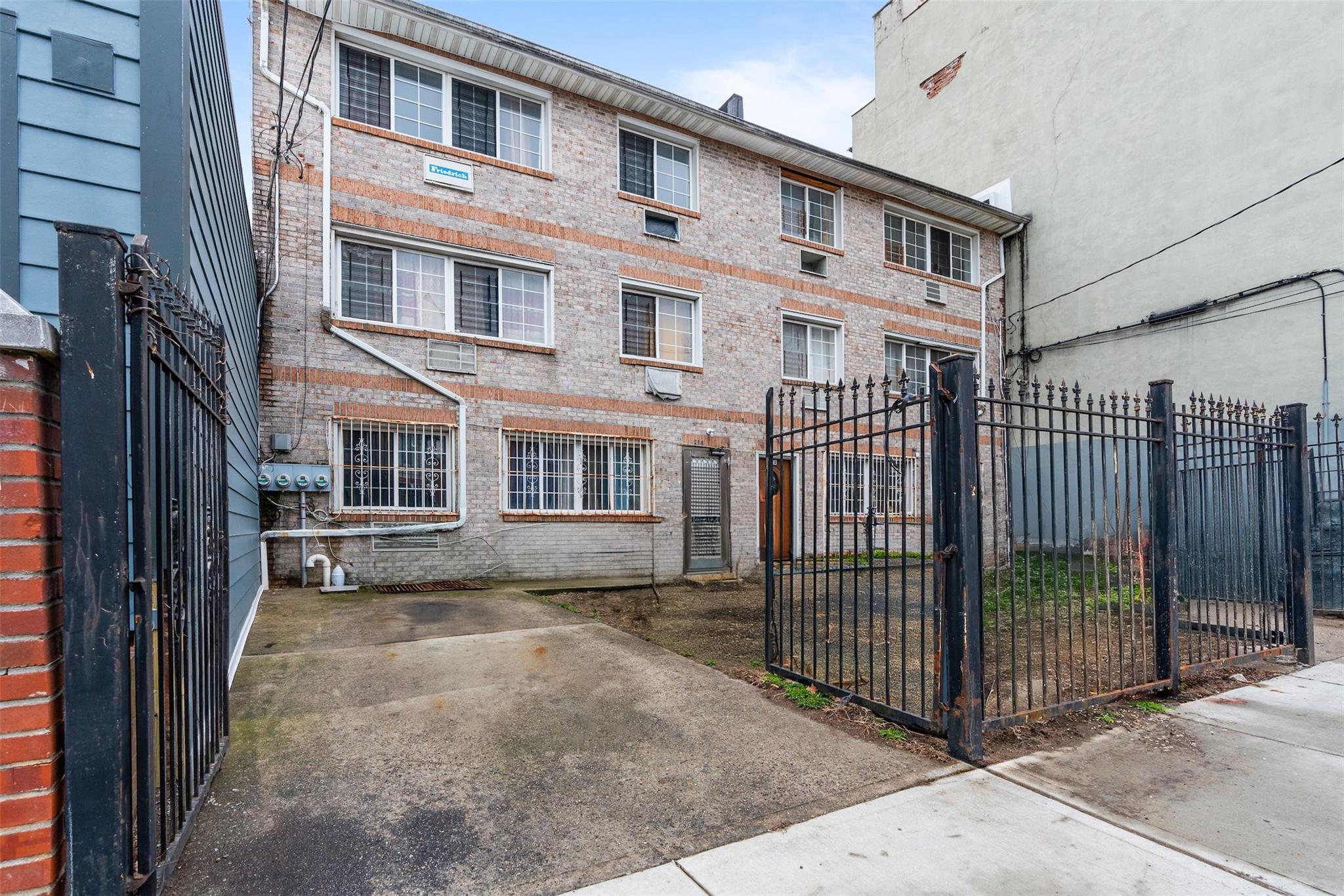 Single Family Dumont  Brooklyn, NY 11207, MLS-847179-6
