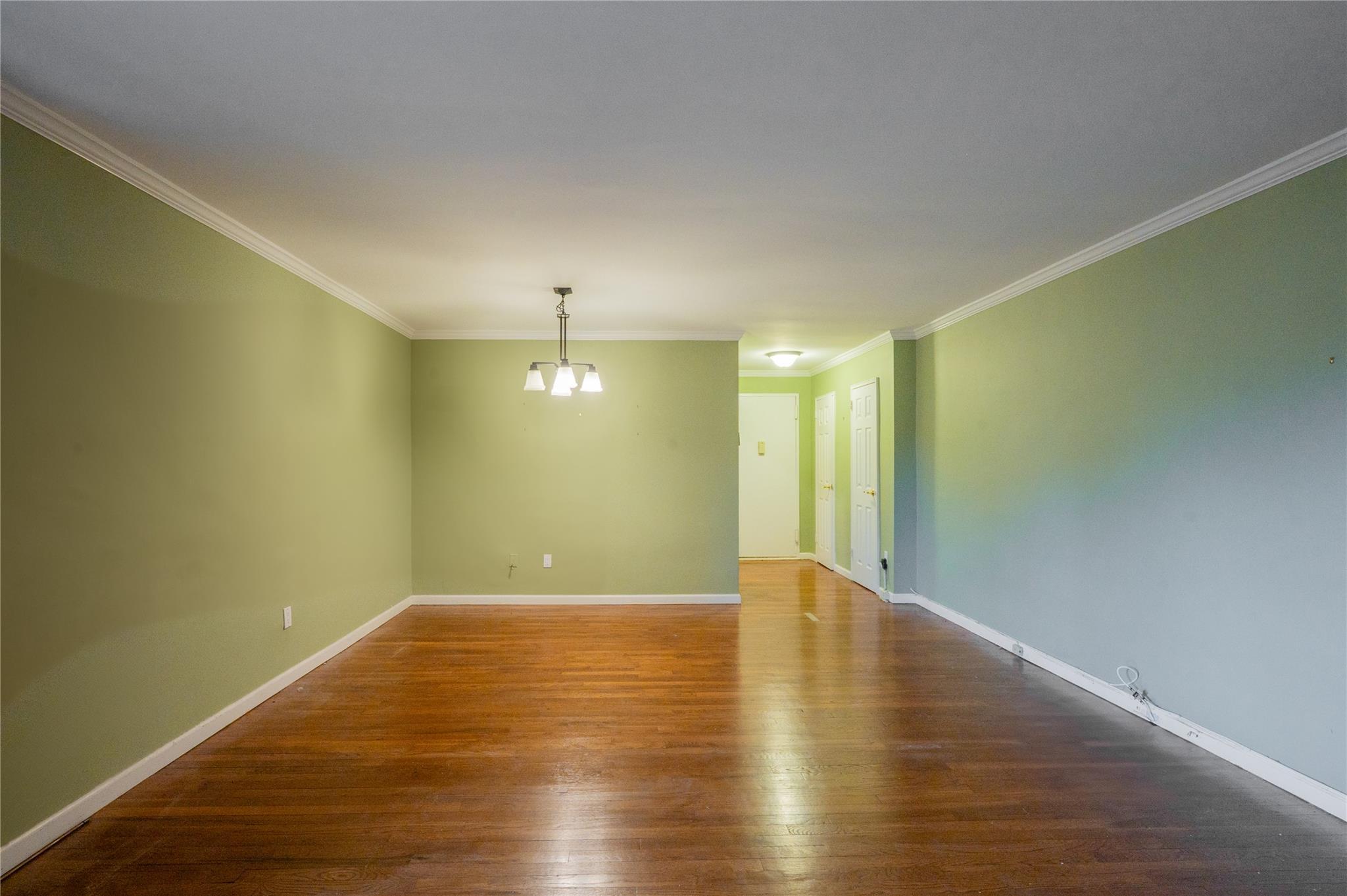 Coop in Glen Cove - Pearsall  Nassau County, NY 11542