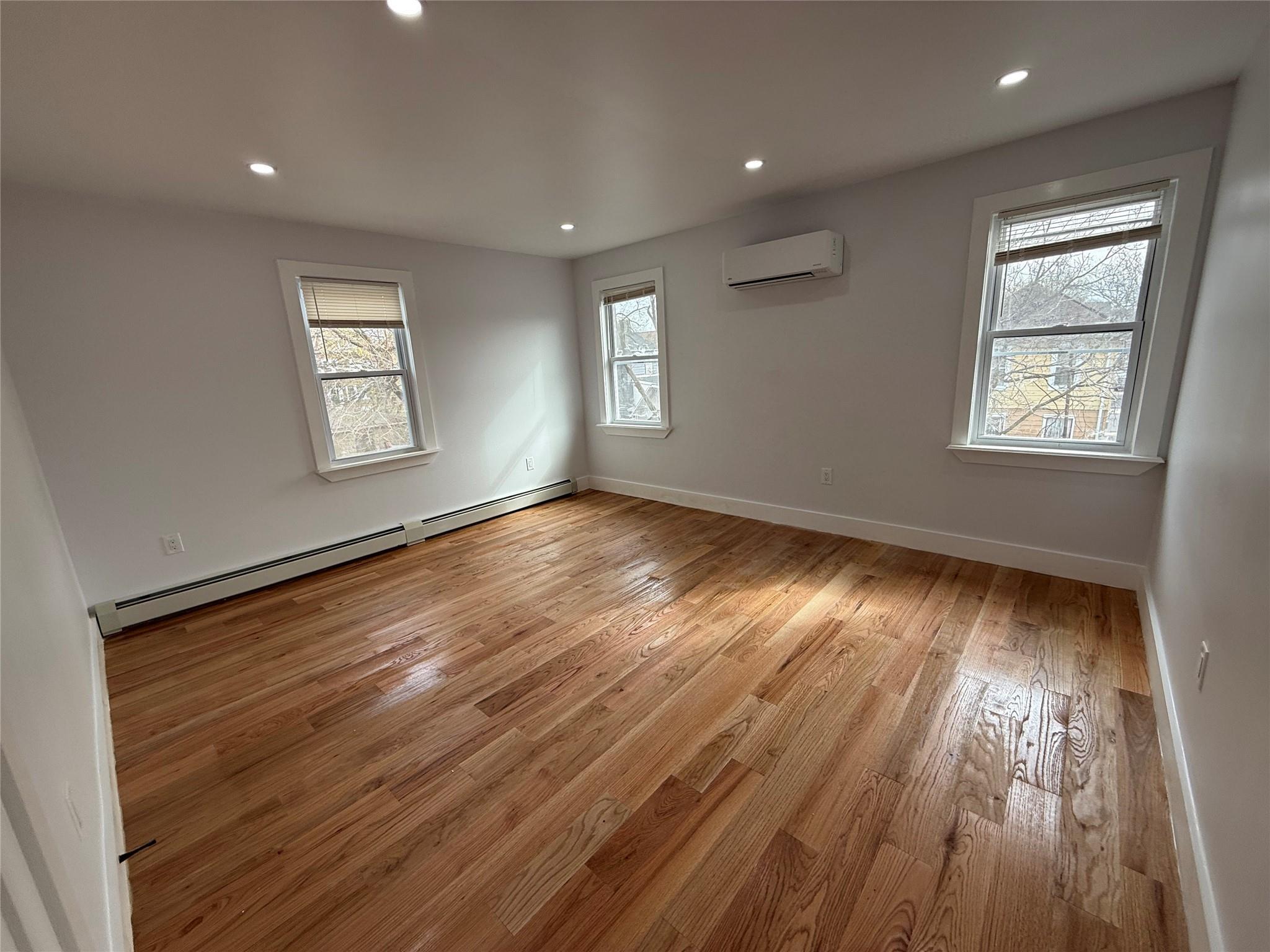 Single Family Murdock  Bronx, NY 10466, MLS-847315-22