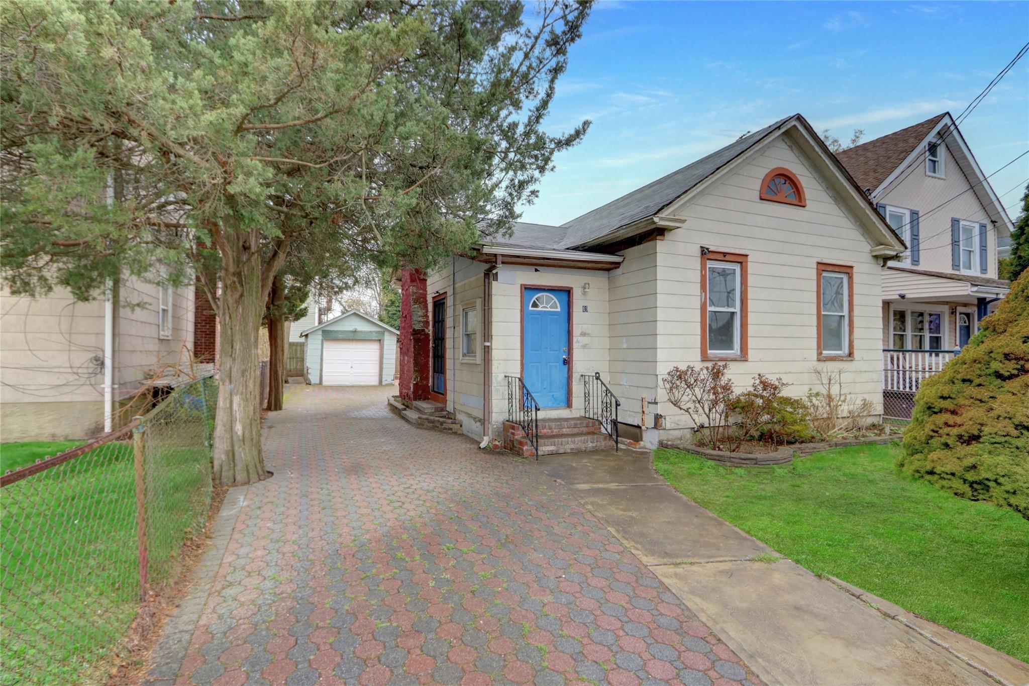 Single Family Hewlett  Nassau County, NY 11550, MLS-847316-2