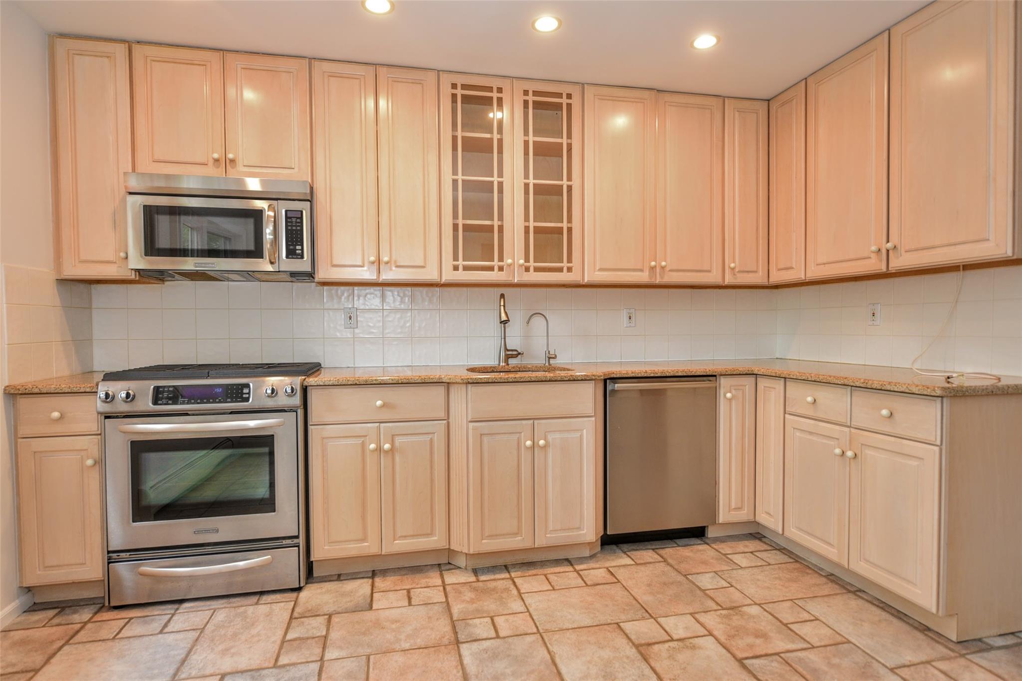 Single Family Crownlyn  Rockland County, NY 10954, MLS-847409-14