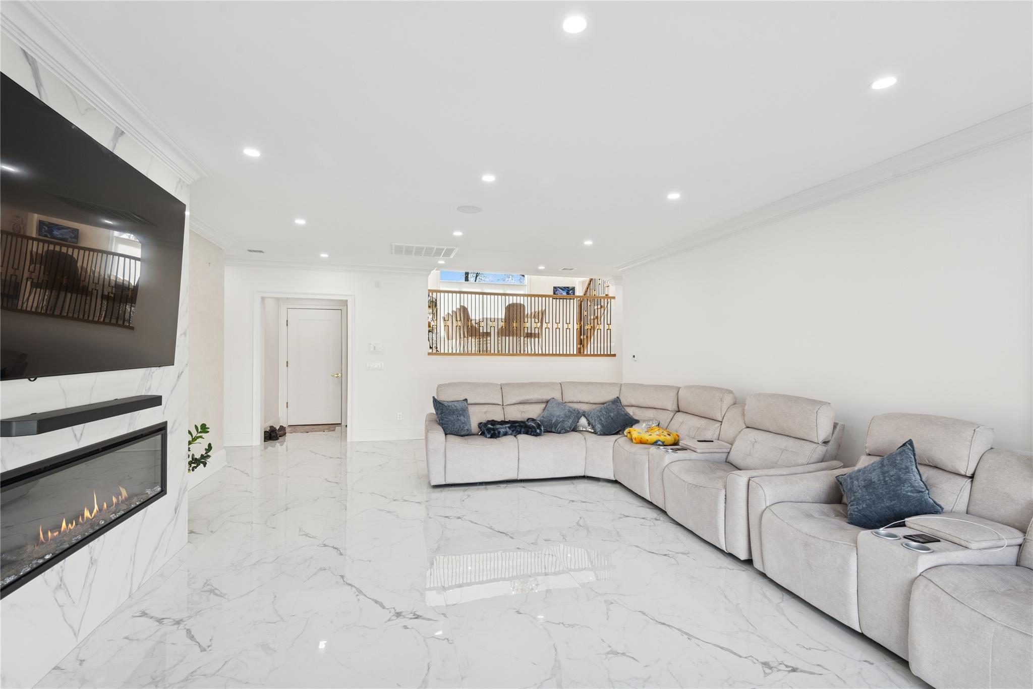 Single Family Oakleigh  Nassau County, NY 11581, MLS-847441-18