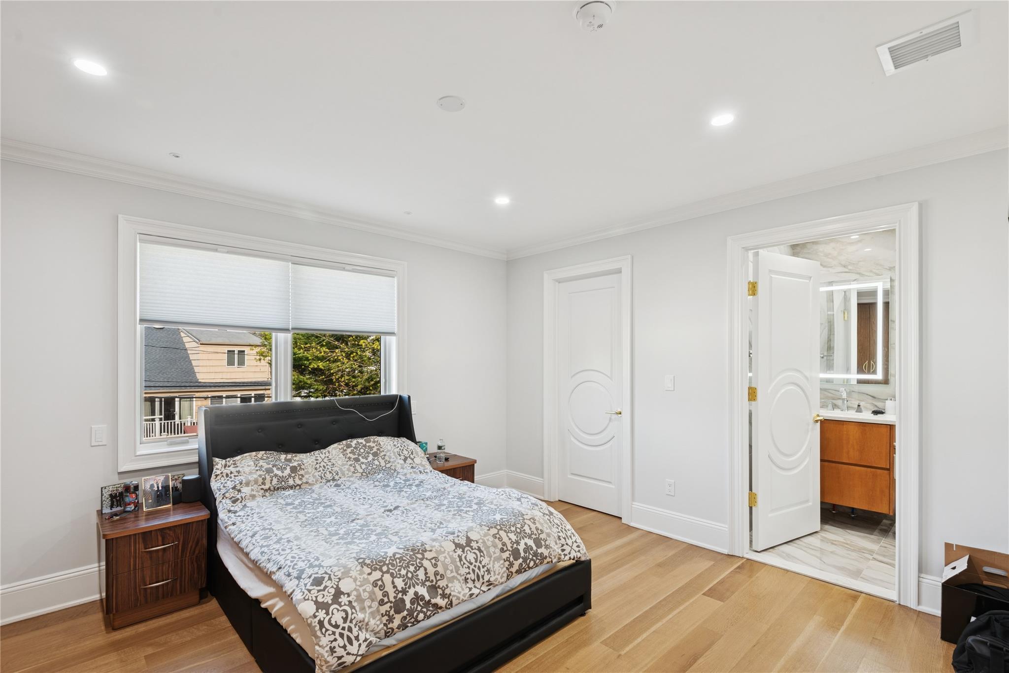 Single Family Oakleigh  Nassau County, NY 11581, MLS-847441-25