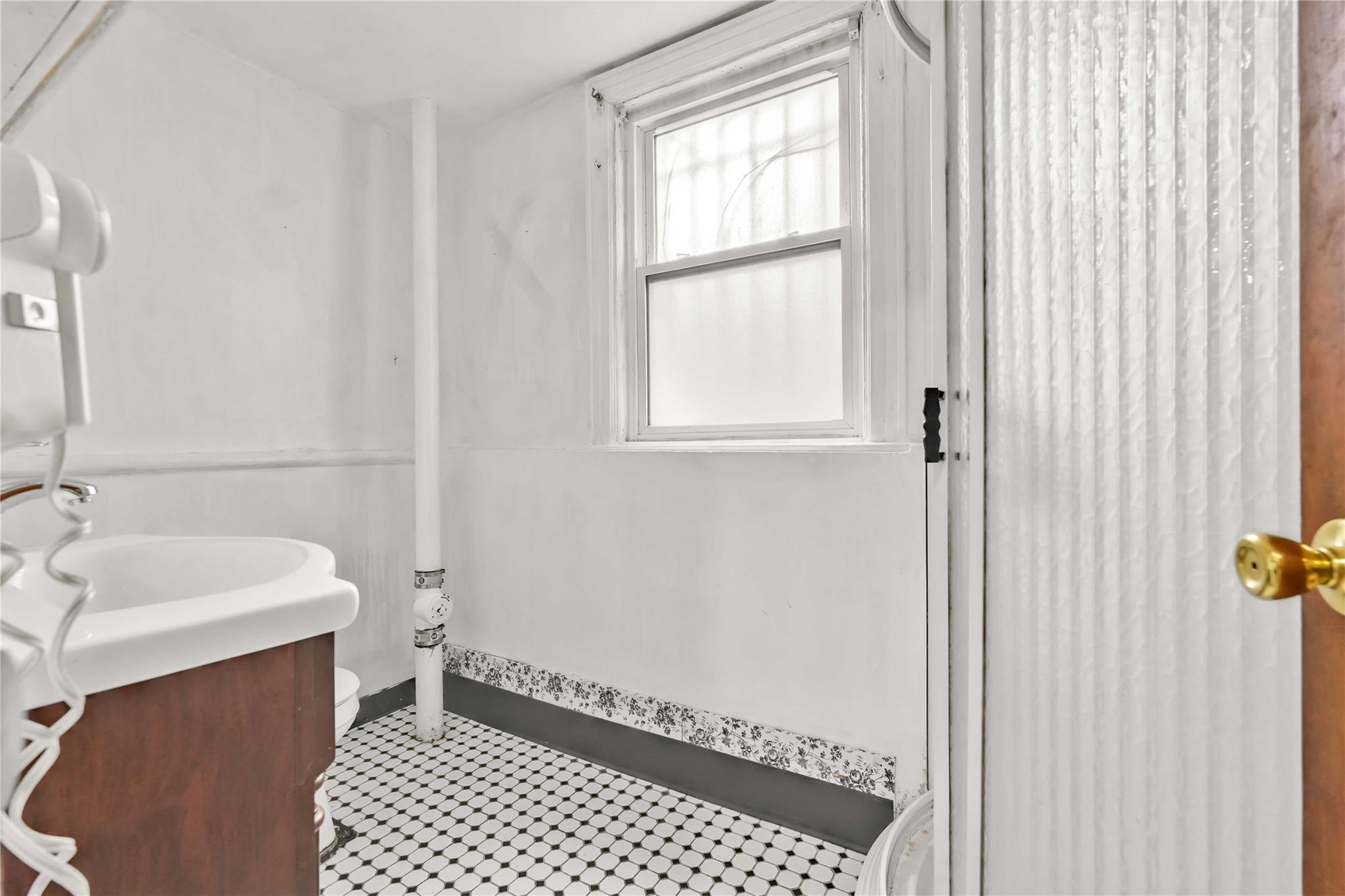 Single Family Hazen  Queens, NY 11370, MLS-847510-19