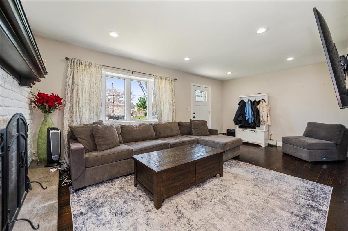 Single Family Saint Nicholas  Suffolk County, NY 11787, MLS-847523-4