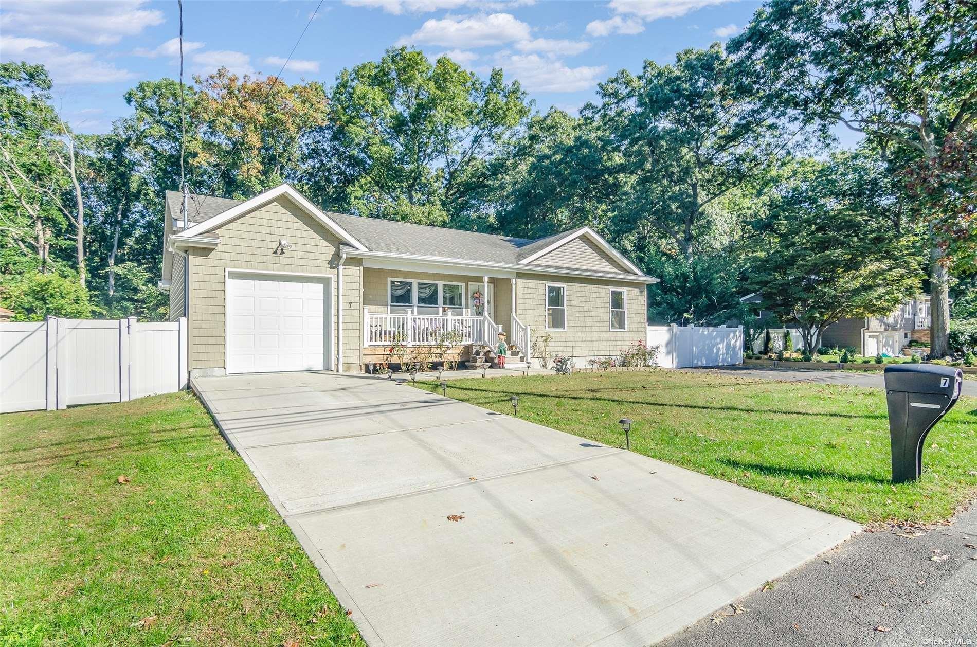 Single Family Henry  Suffolk County, NY 11720, MLS-847568-2