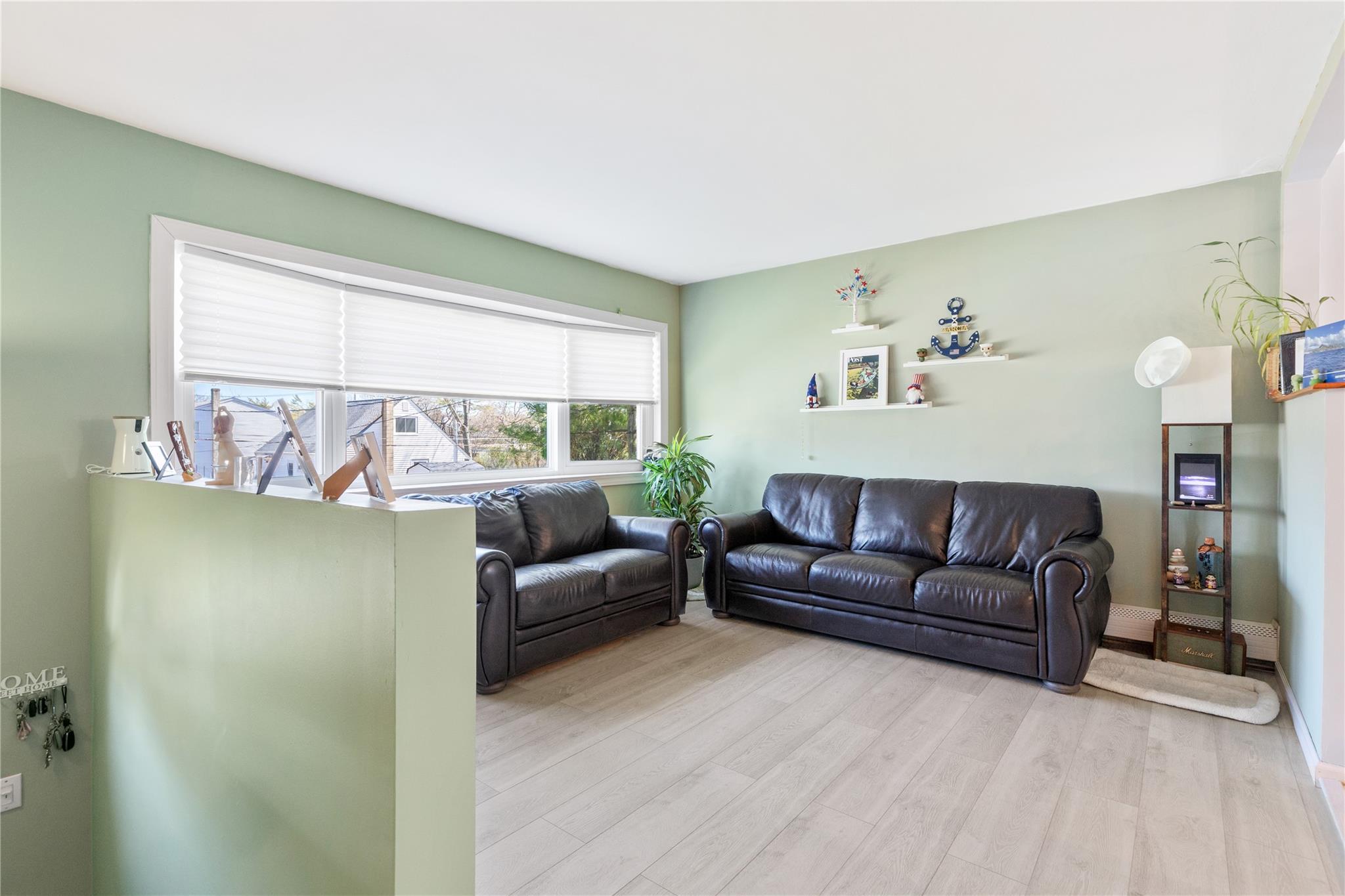 Single Family Bay Shore  Suffolk County, NY 11795, MLS-847583-10