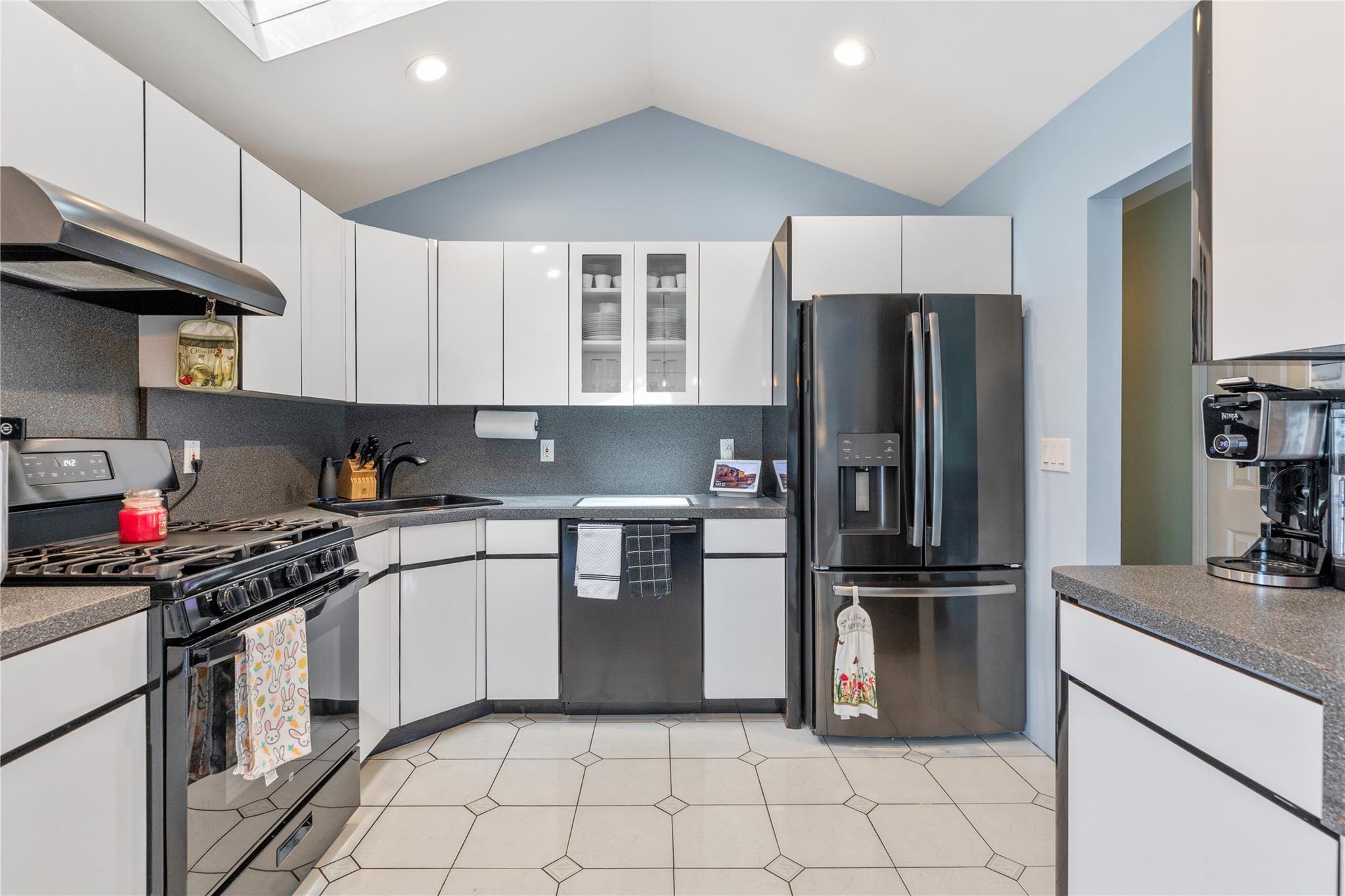Single Family Bay Shore  Suffolk County, NY 11795, MLS-847583-12