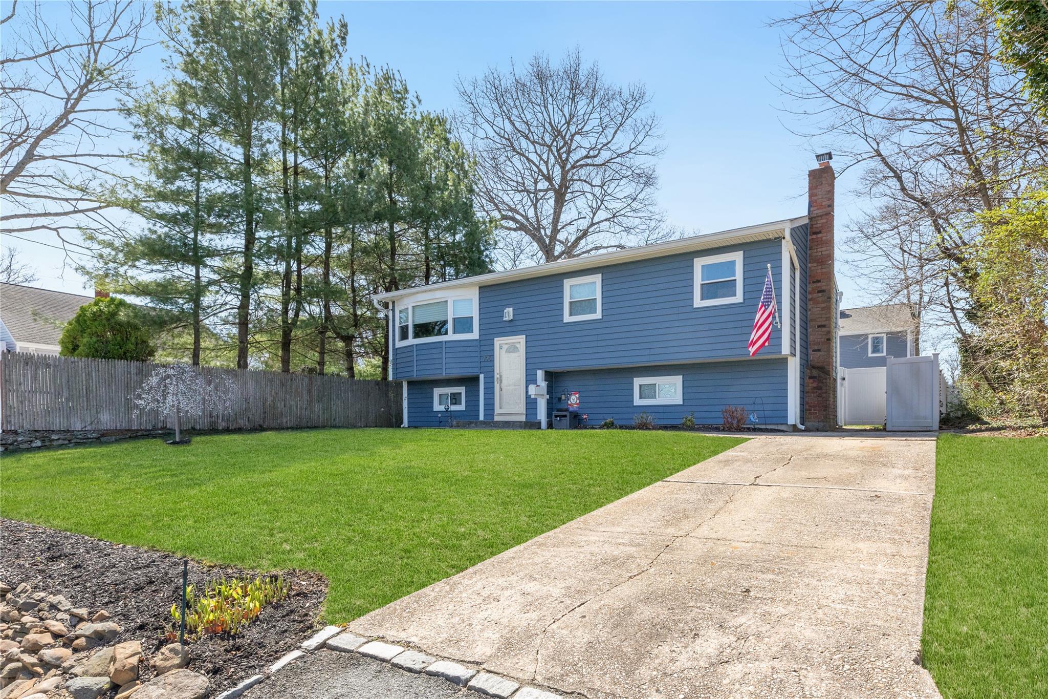 Single Family Bay Shore  Suffolk County, NY 11795, MLS-847583-2
