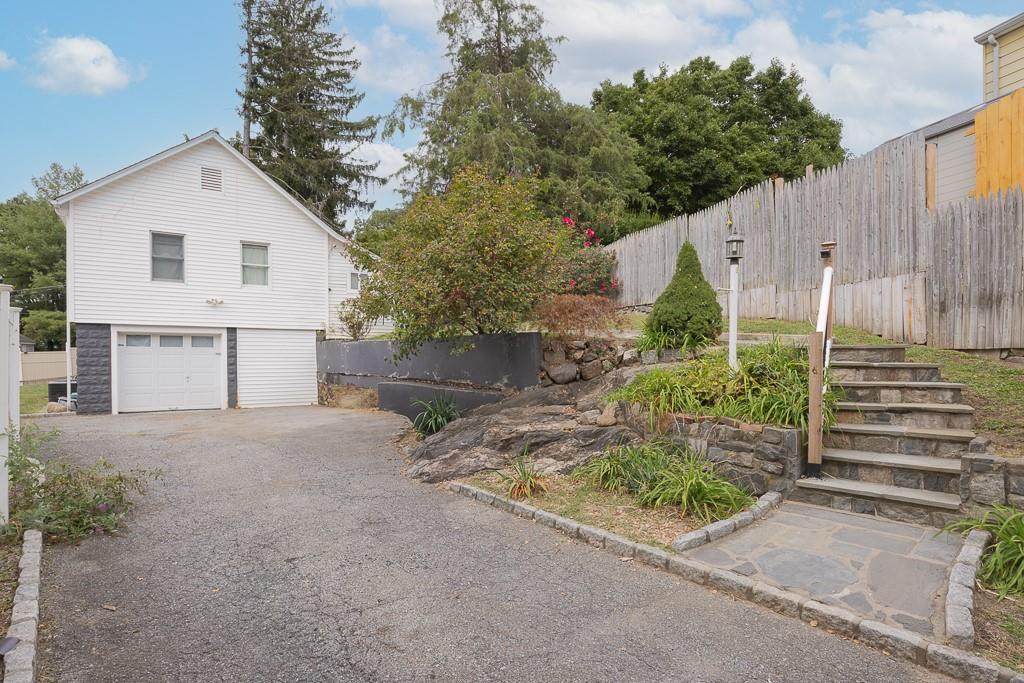 Single Family Samstag  Westchester County, NY 10562, MLS-847587-22