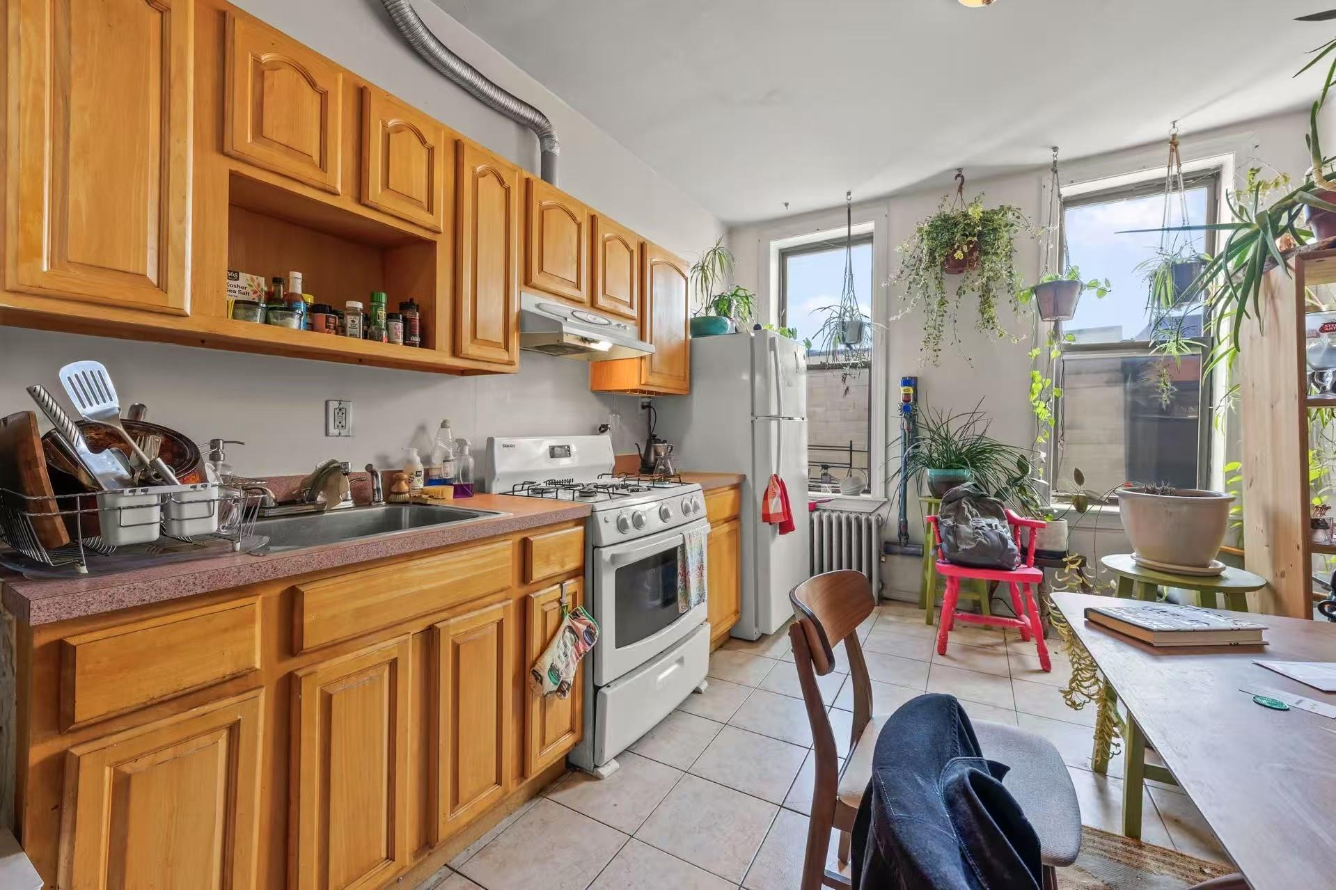 Commercial Sale Bushwick  Brooklyn, NY 11206, MLS-847593-6