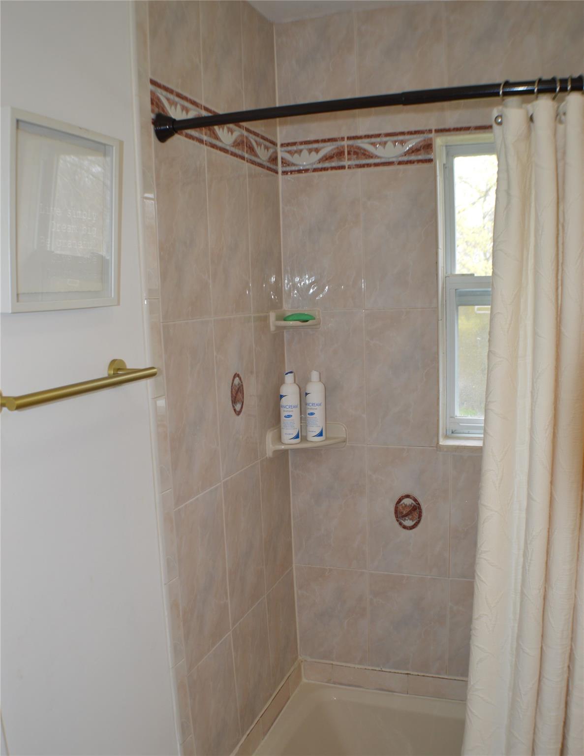 Single Family Brookdale  Suffolk County, NY 11706, MLS-847621-27